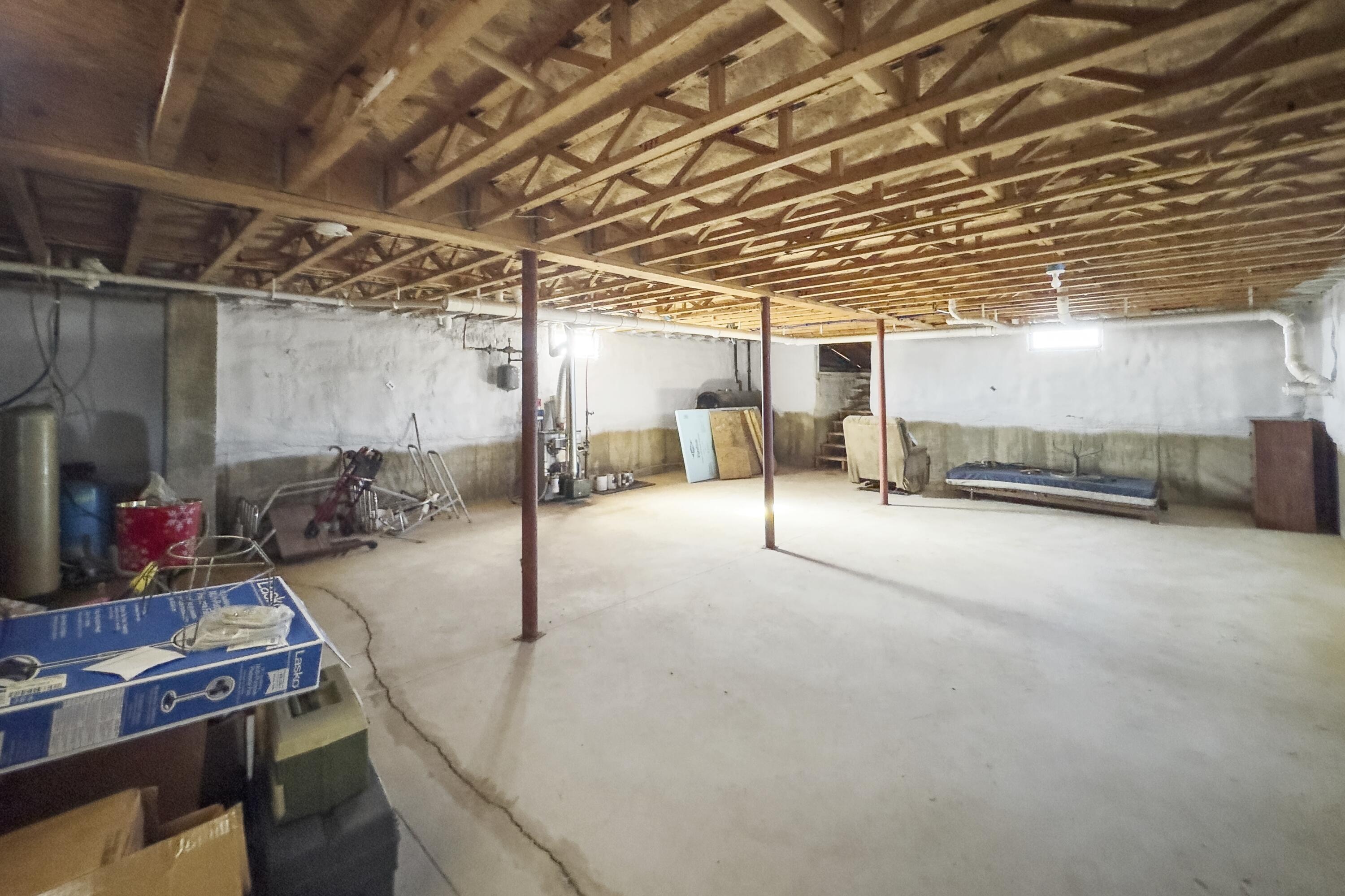 169 W West Meadow Road