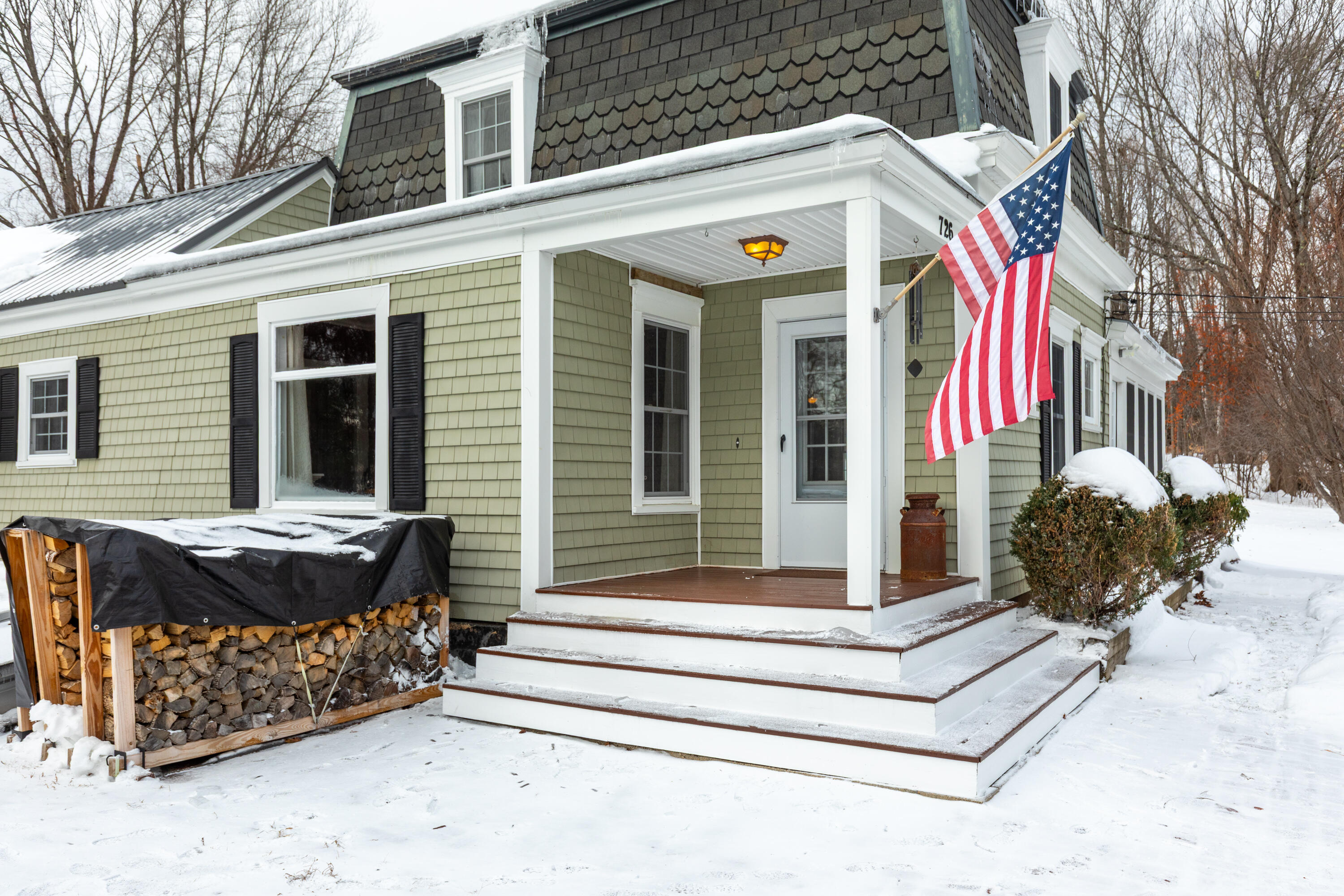 726 W Auburn Road