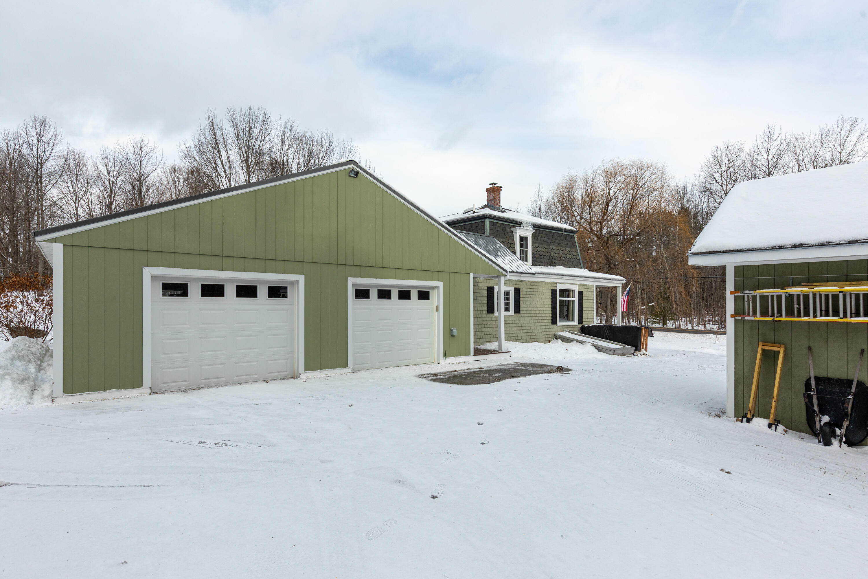 726 W Auburn Road