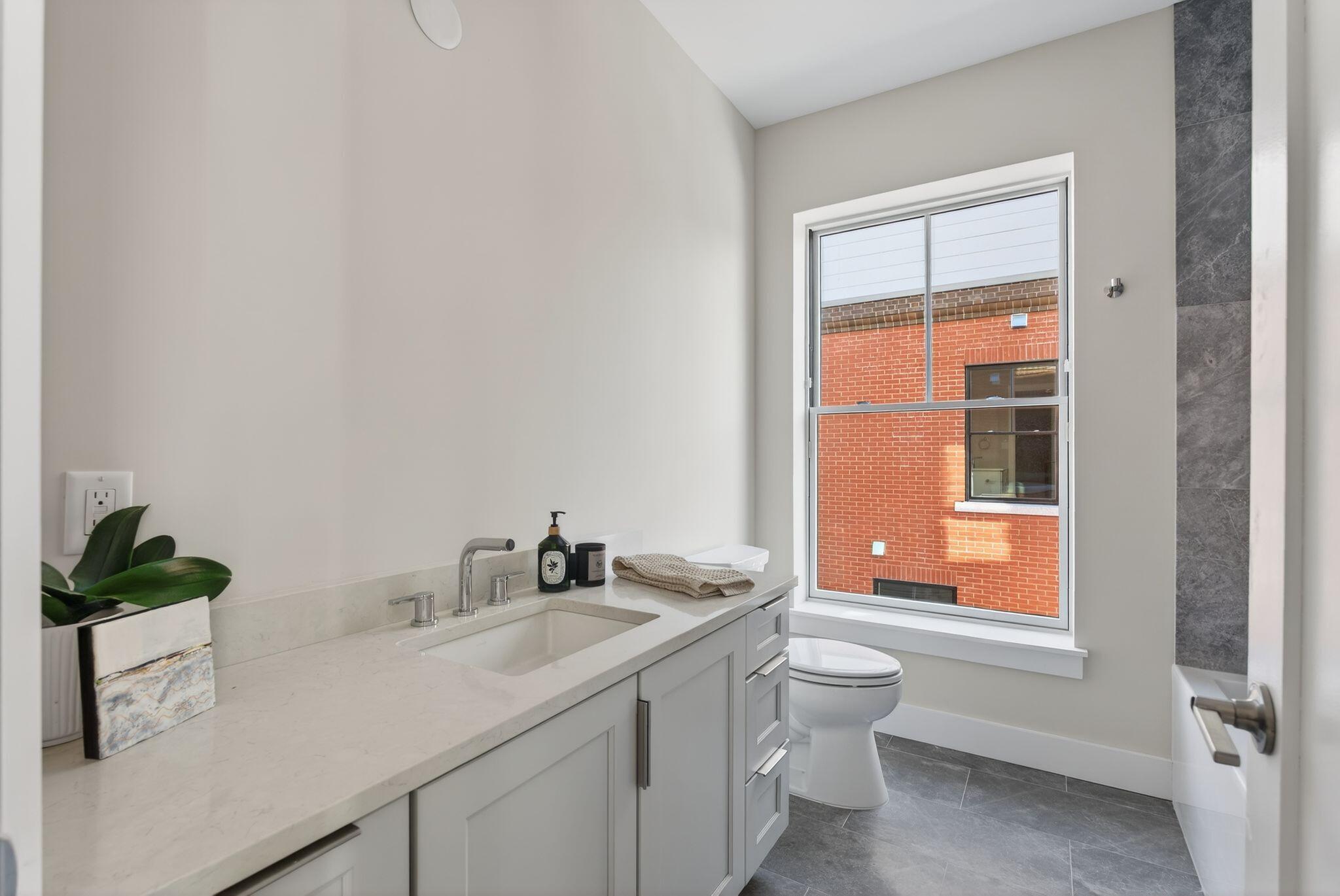 55 Carleton Street B
