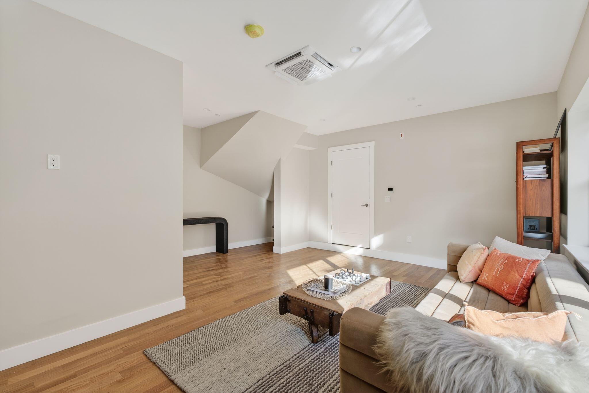 55 Carleton Street B