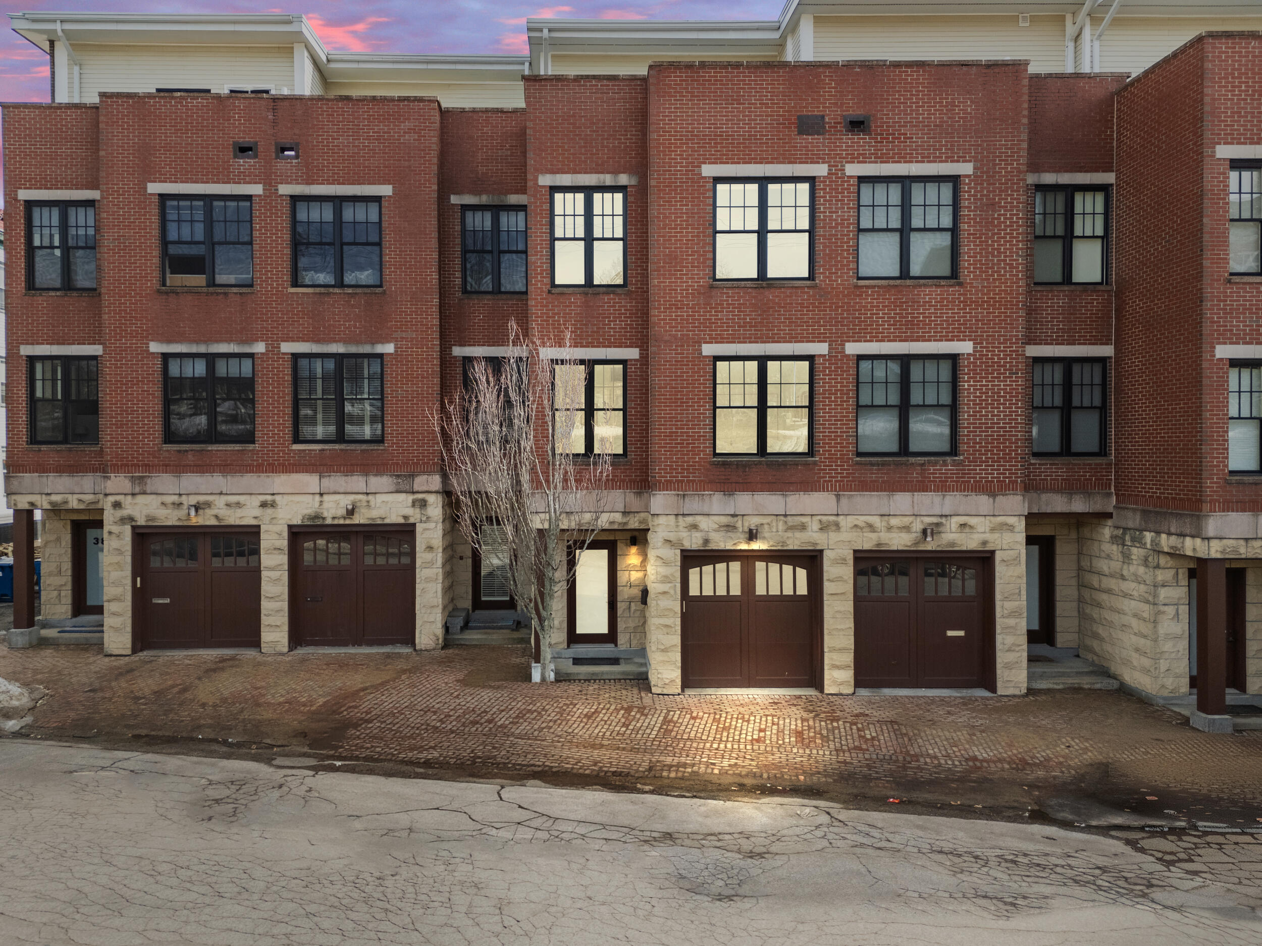 42 Federal Street E