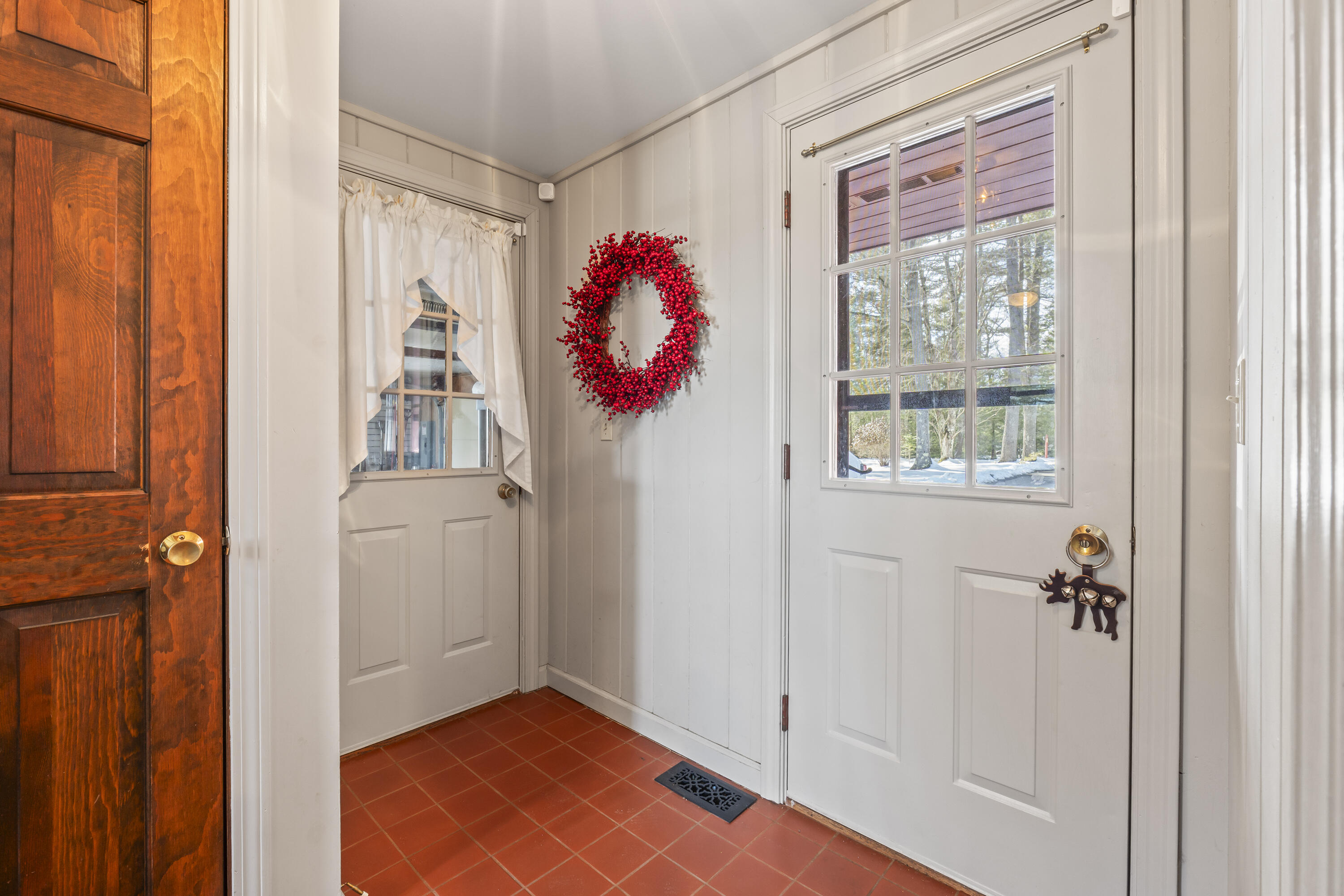 208 Youngs Point Road
