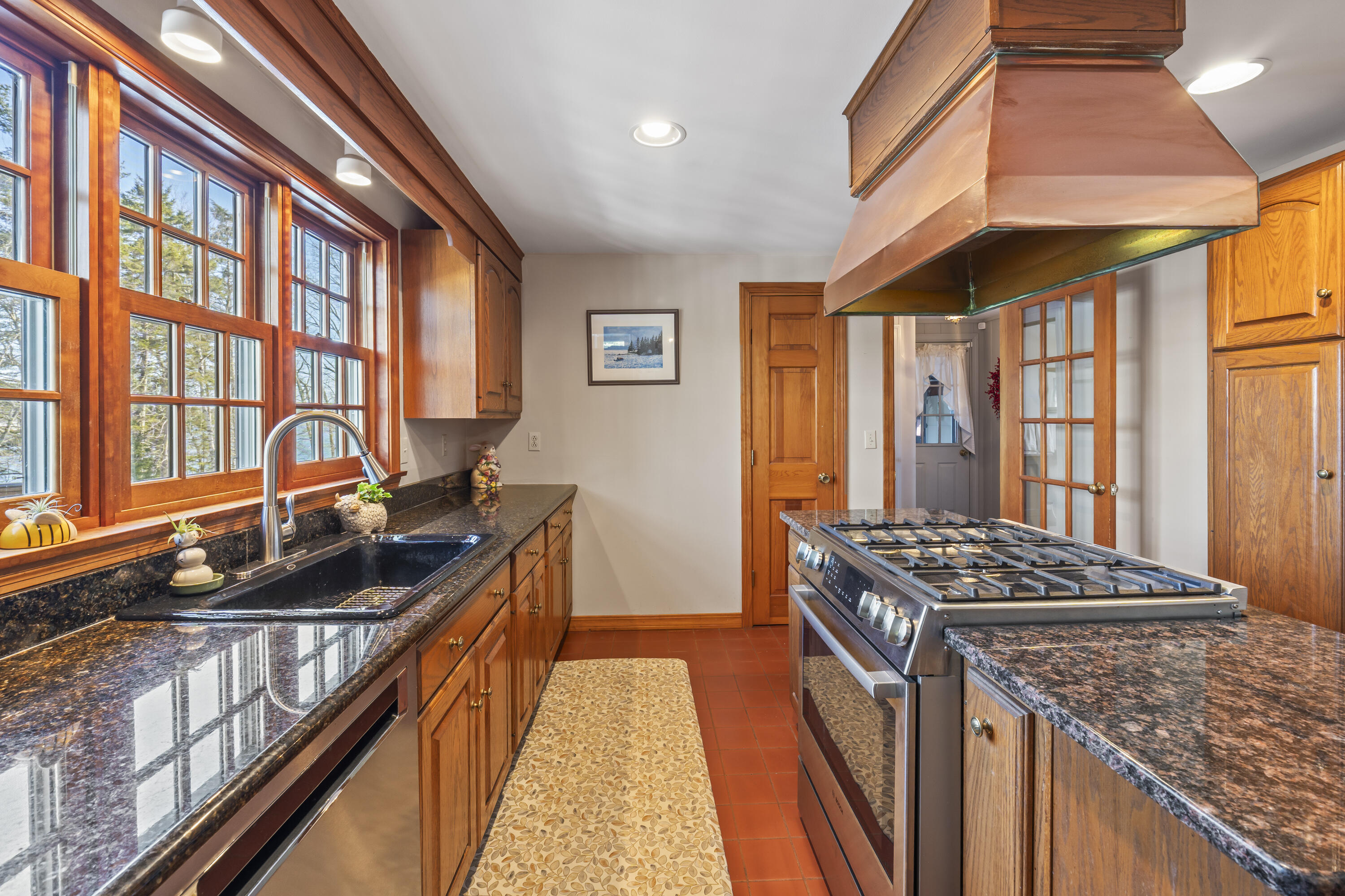 208 Youngs Point Road