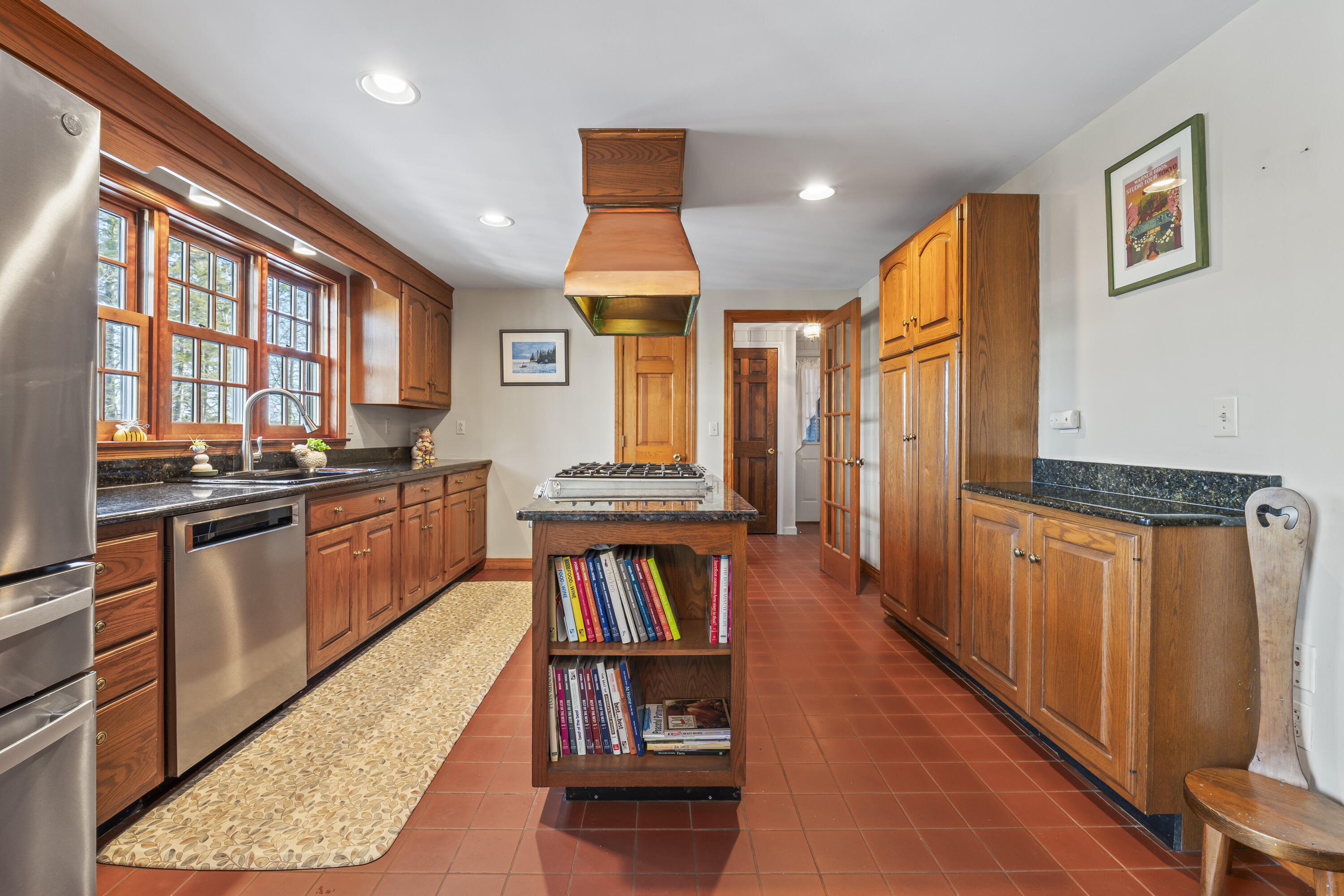 208 Youngs Point Road