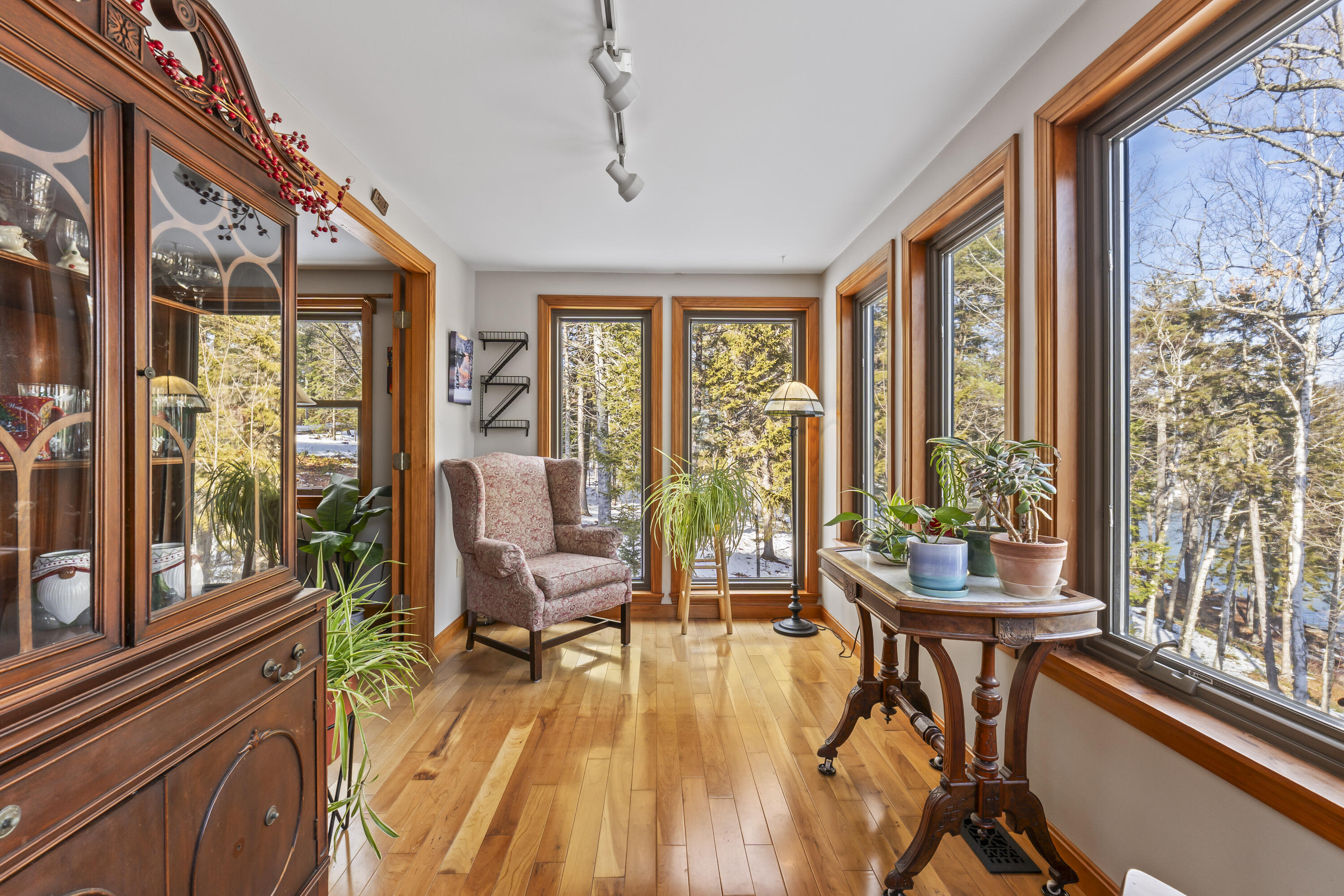 208 Youngs Point Road