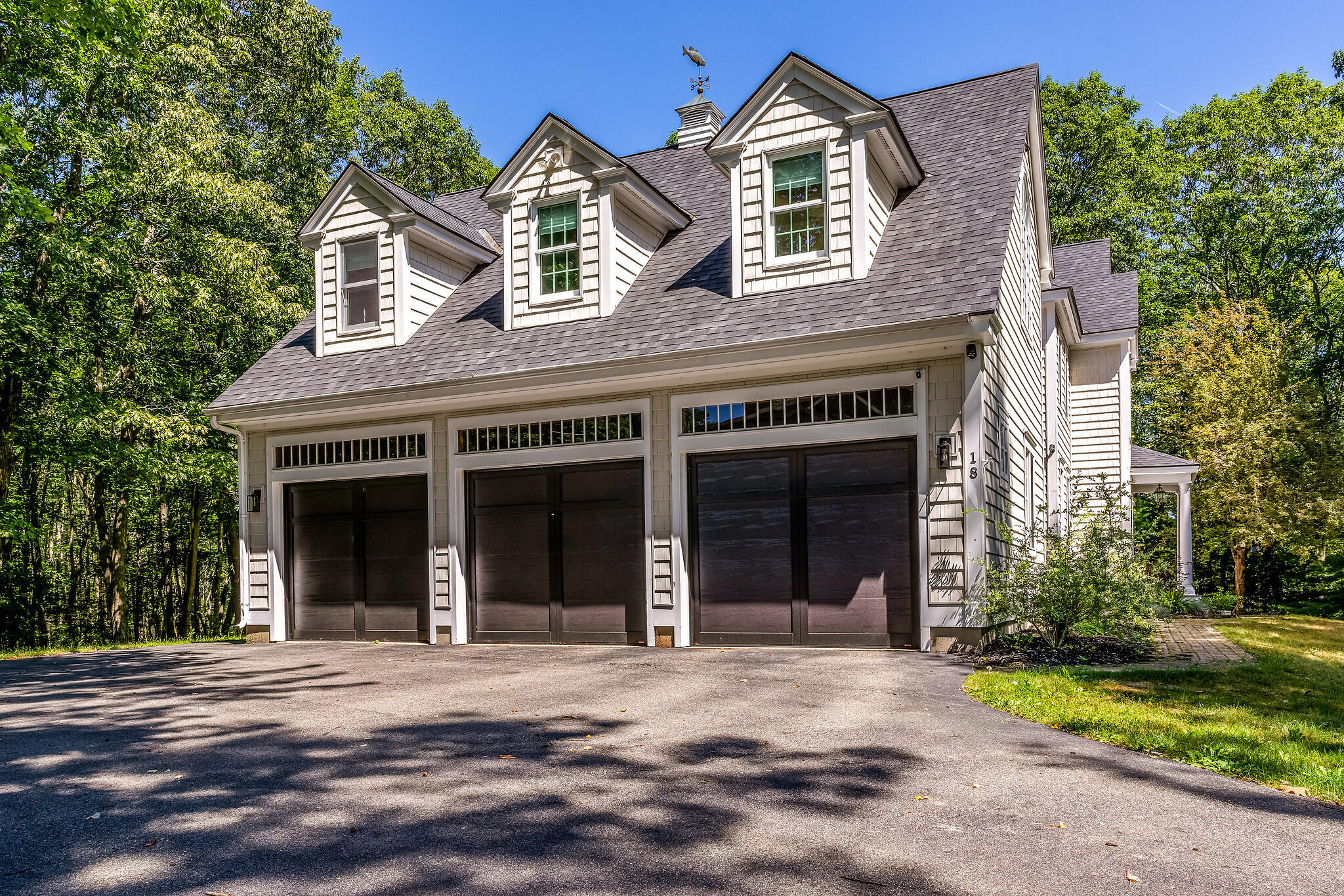 18 Ledgewater Drive
