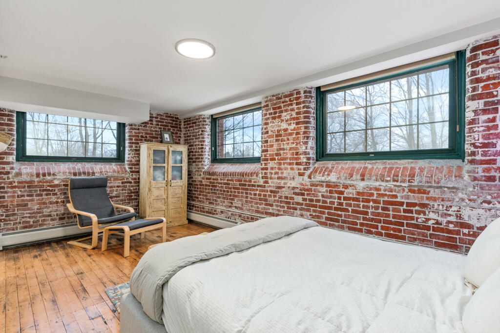 30 Lincoln Street 220