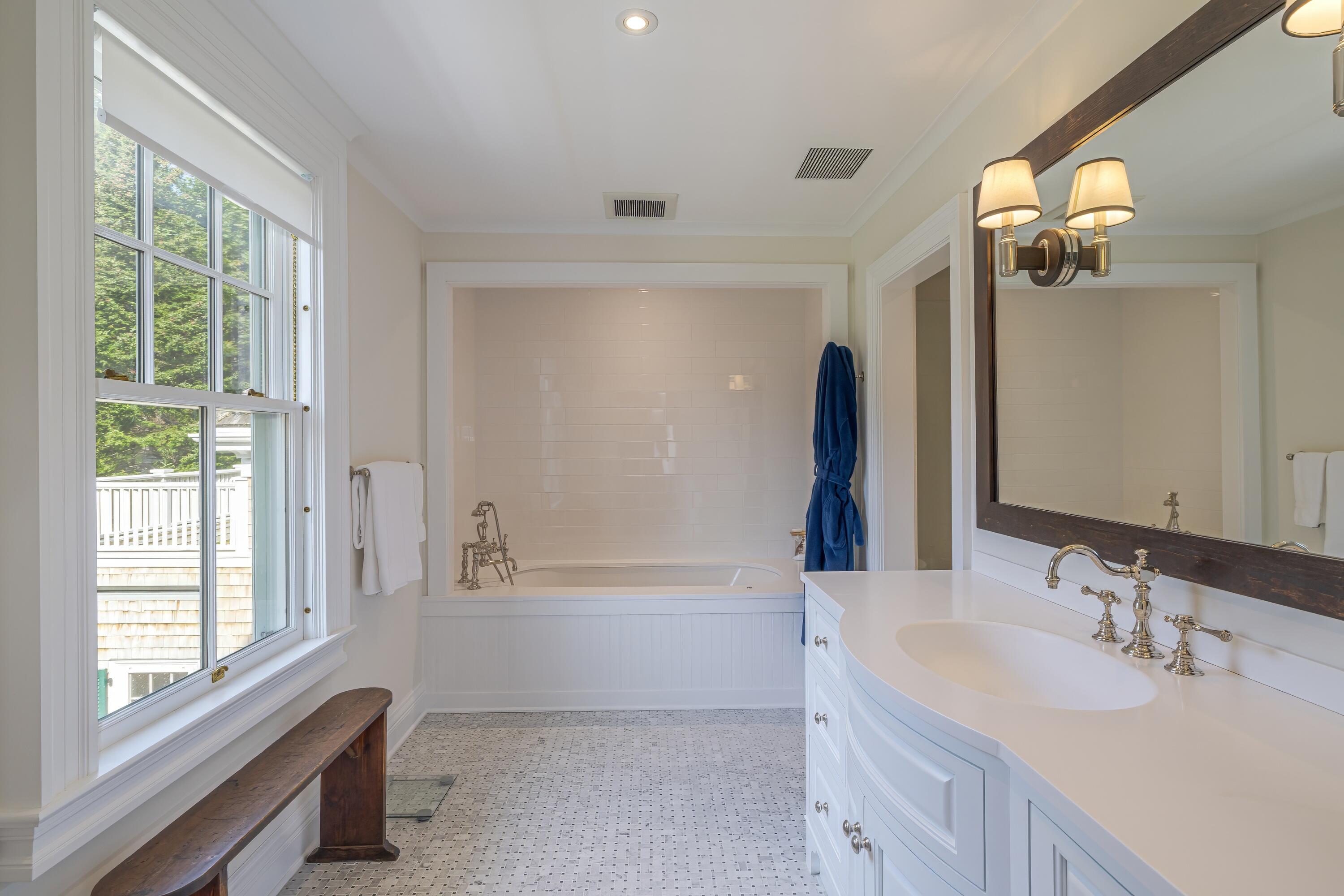 28 Harborside Rd, Northeast Hbr