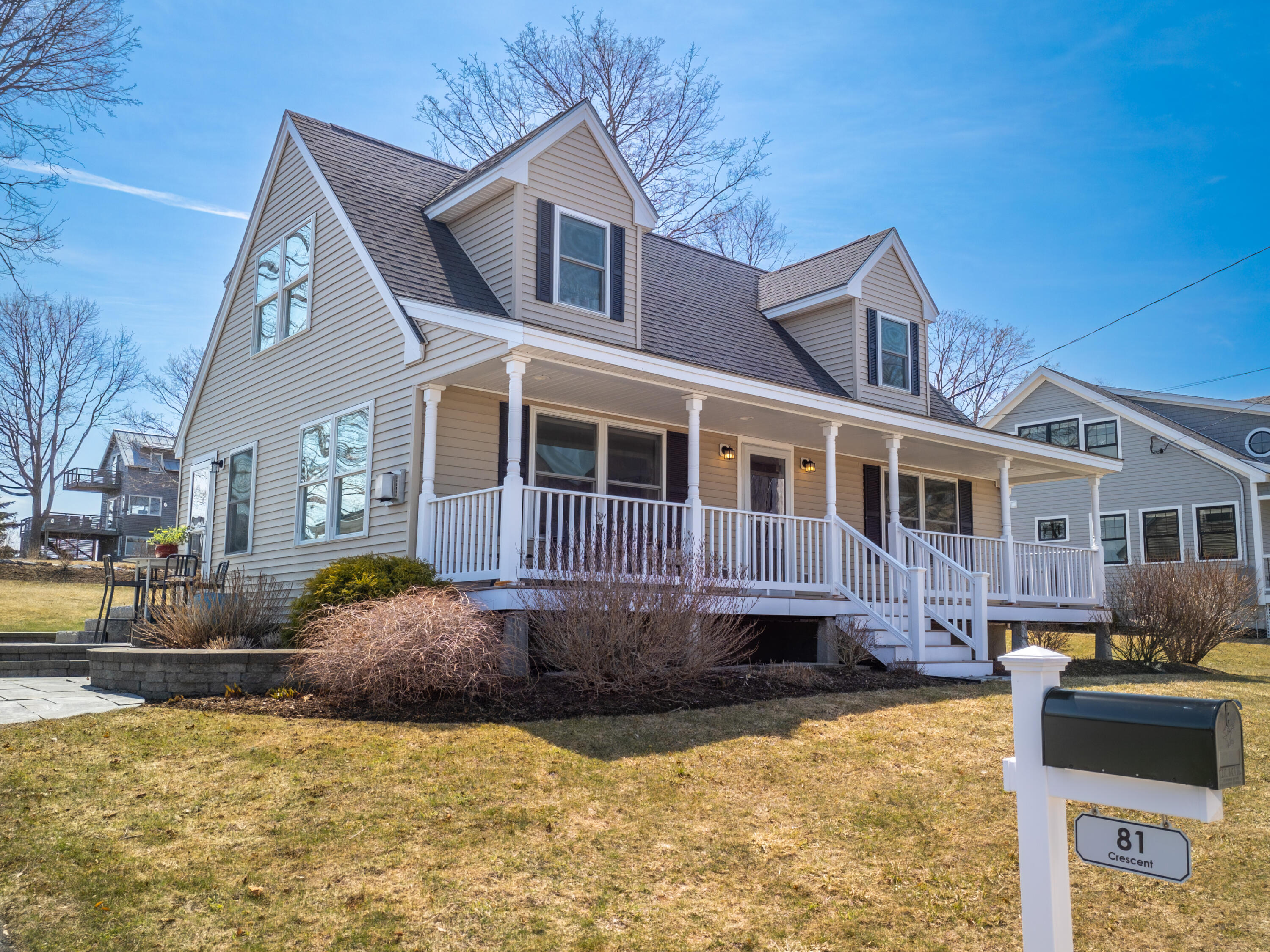 81 Crescent Street