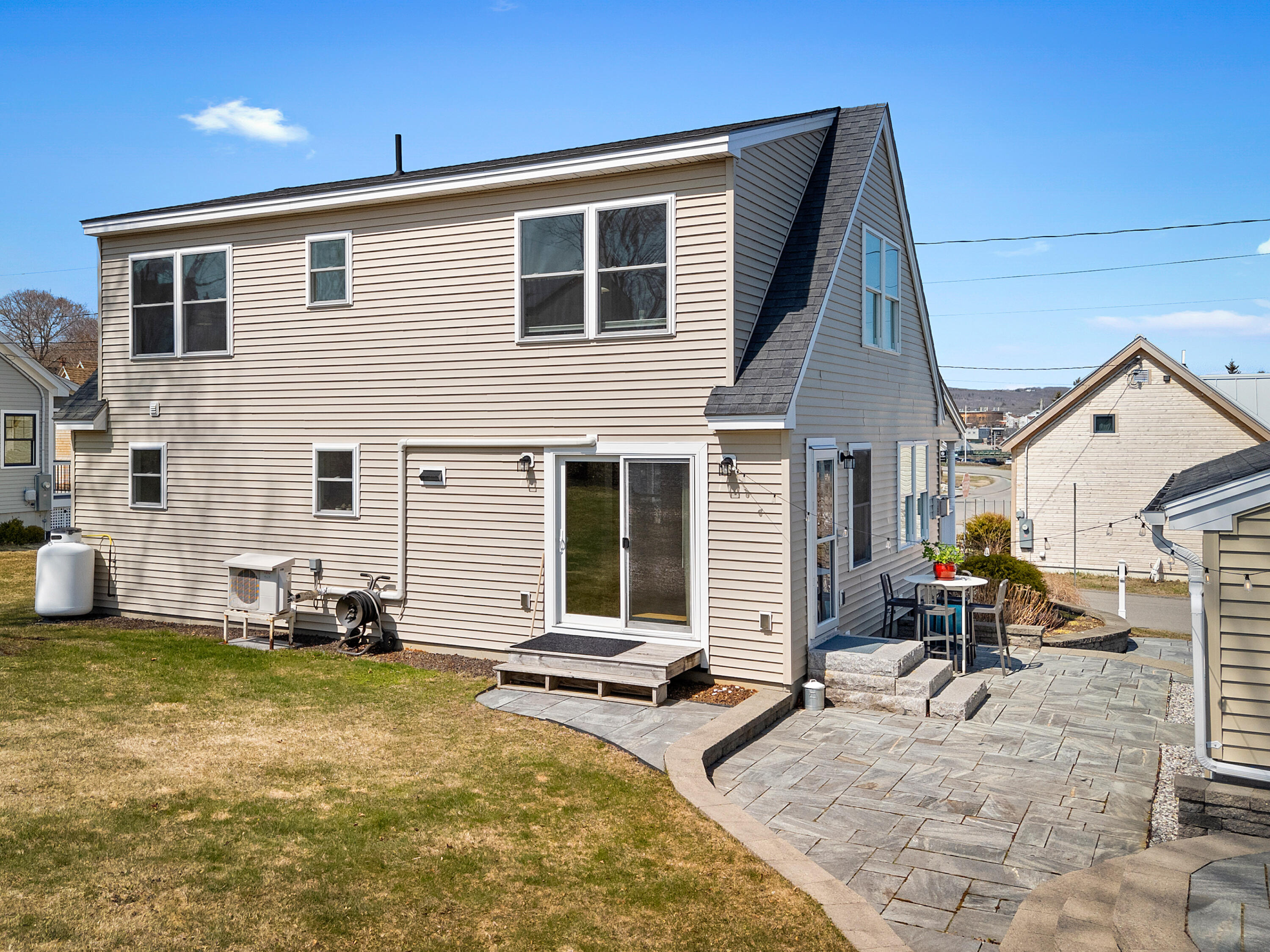 81 Crescent Street