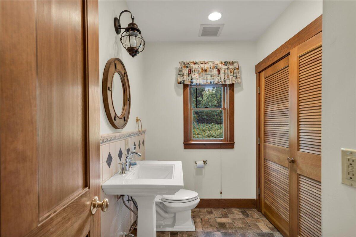 70 Ledgewood Lane