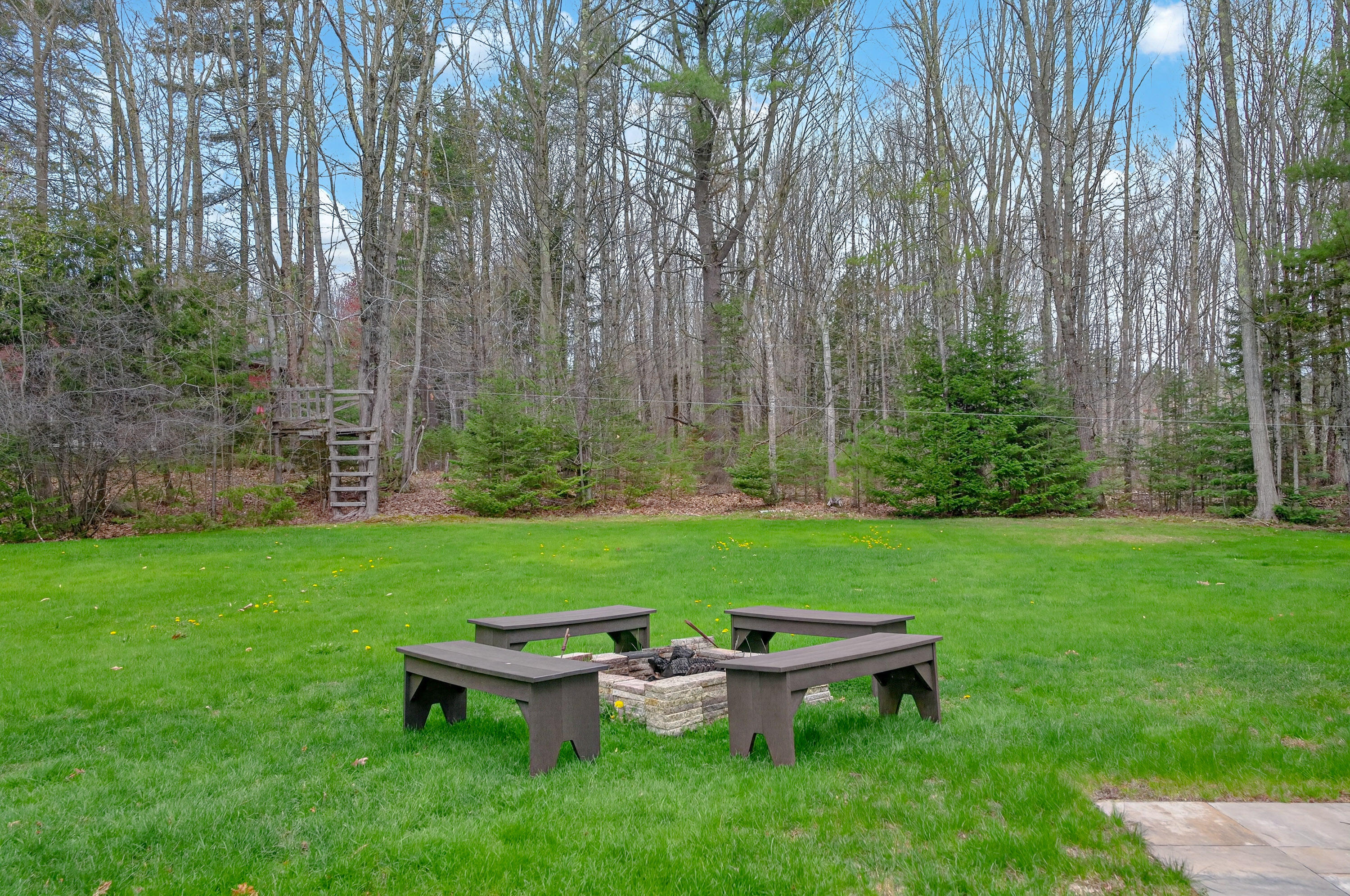 32 Acorn Circle
