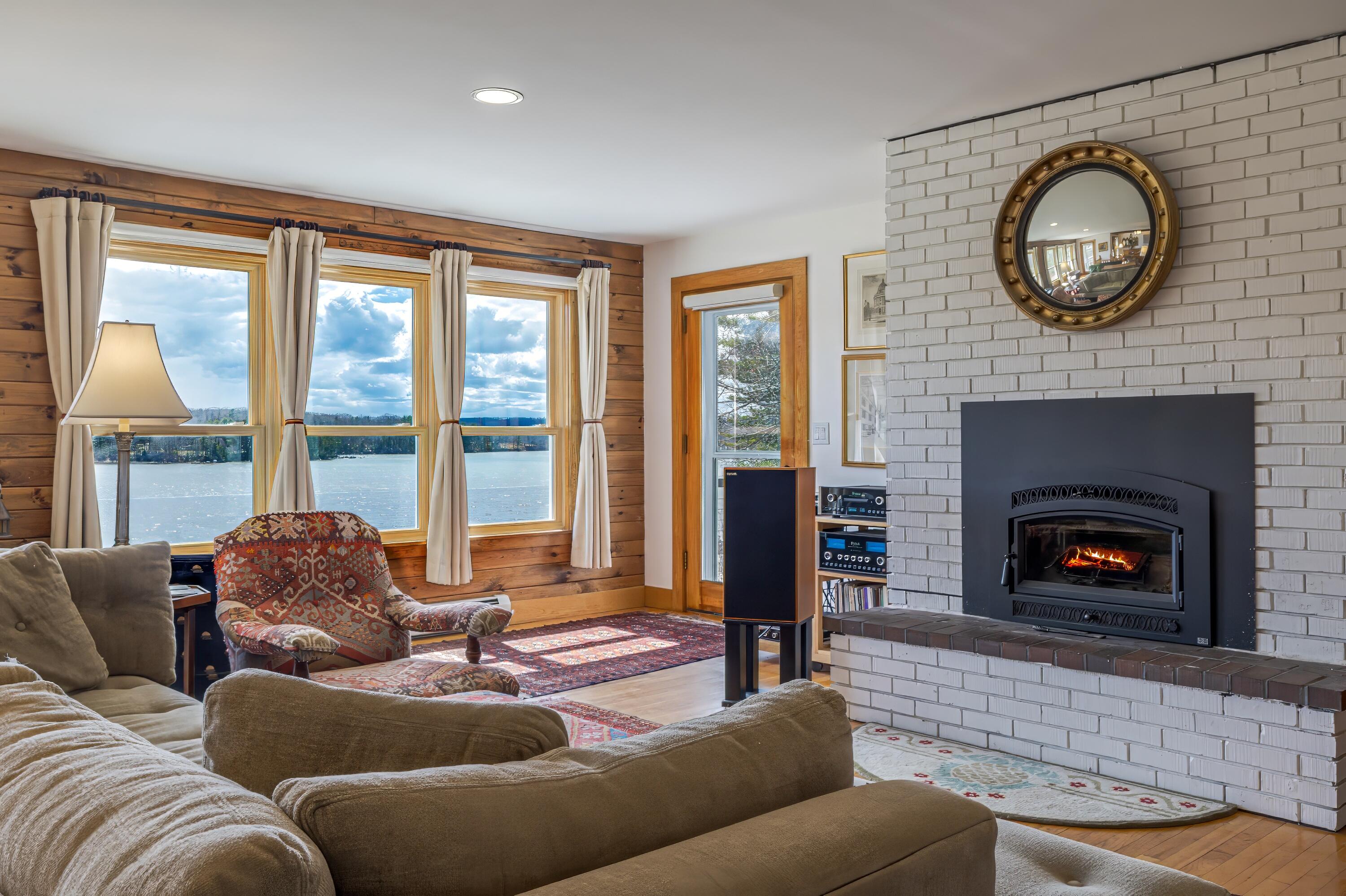27 Town Landing Road