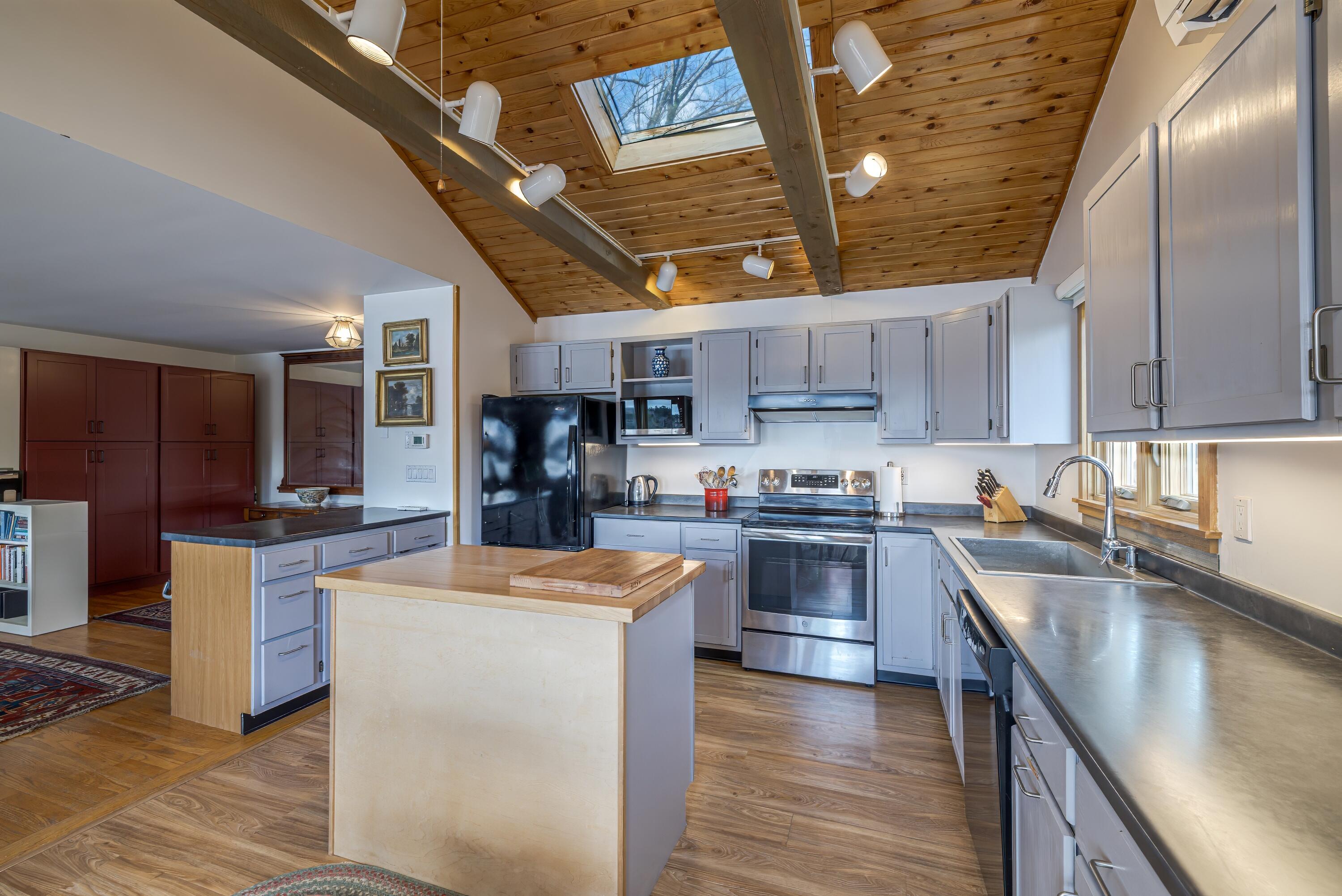 27 Town Landing Road