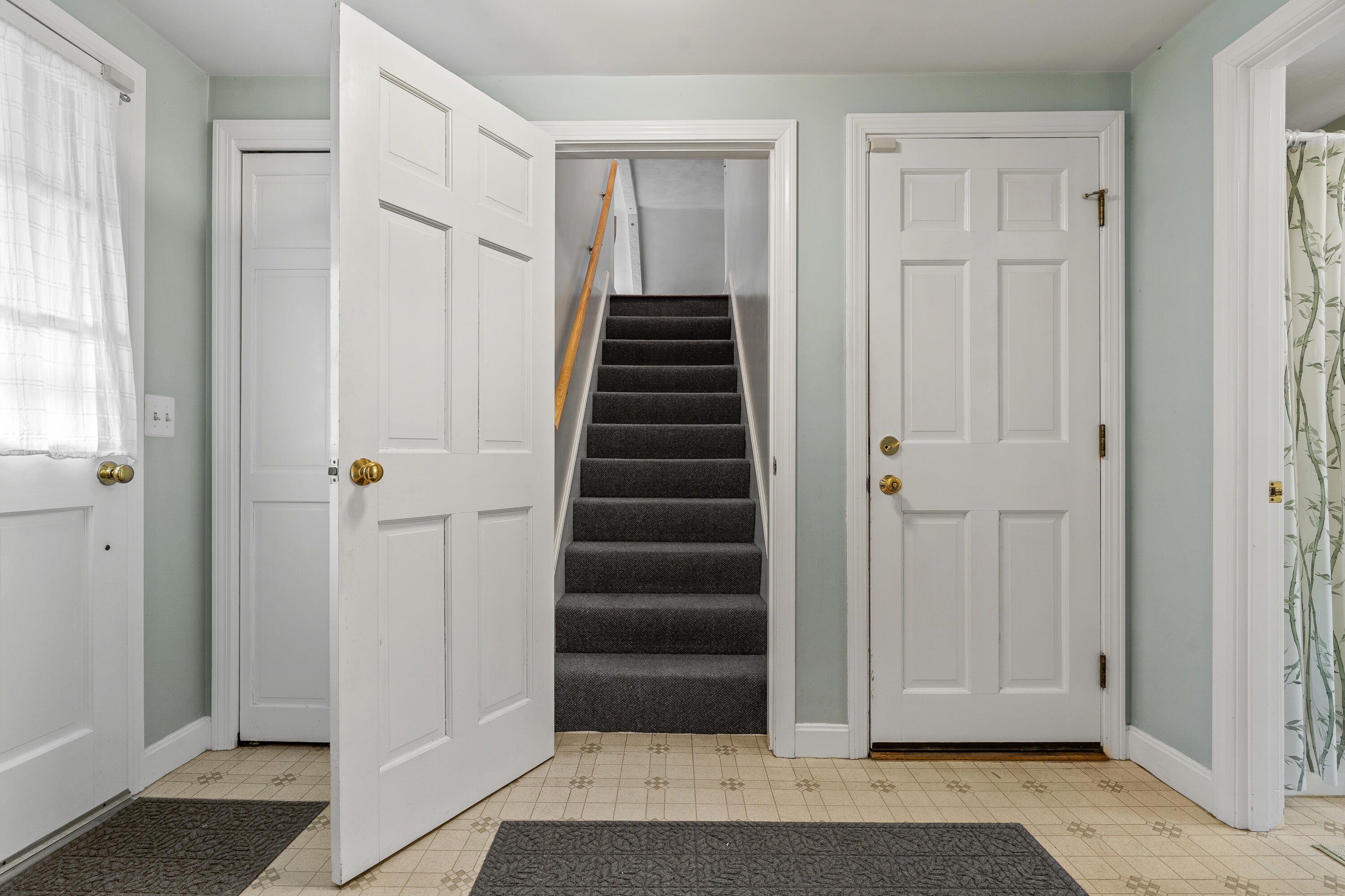 98 Harborview Drive