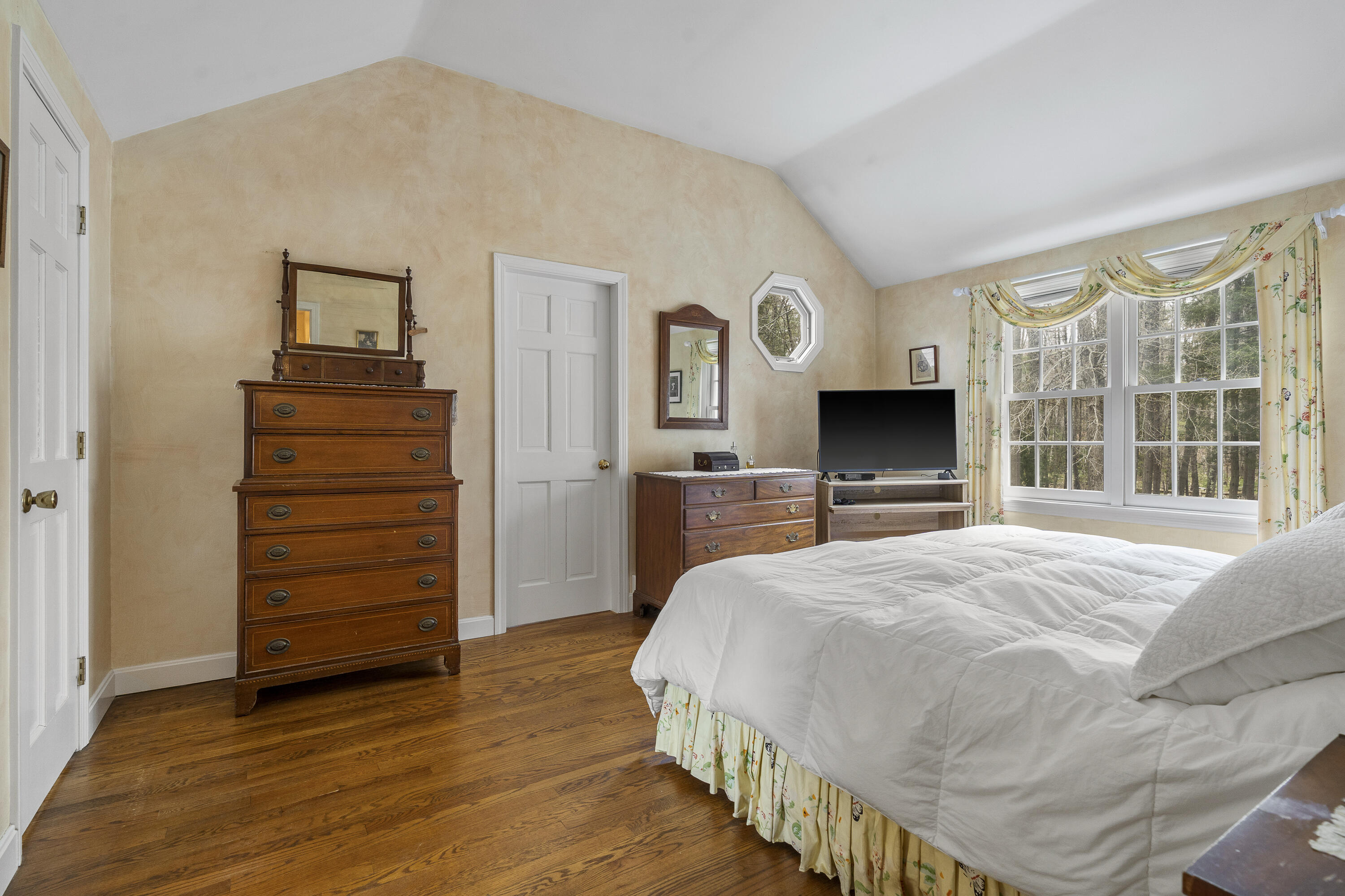98 Harborview Drive