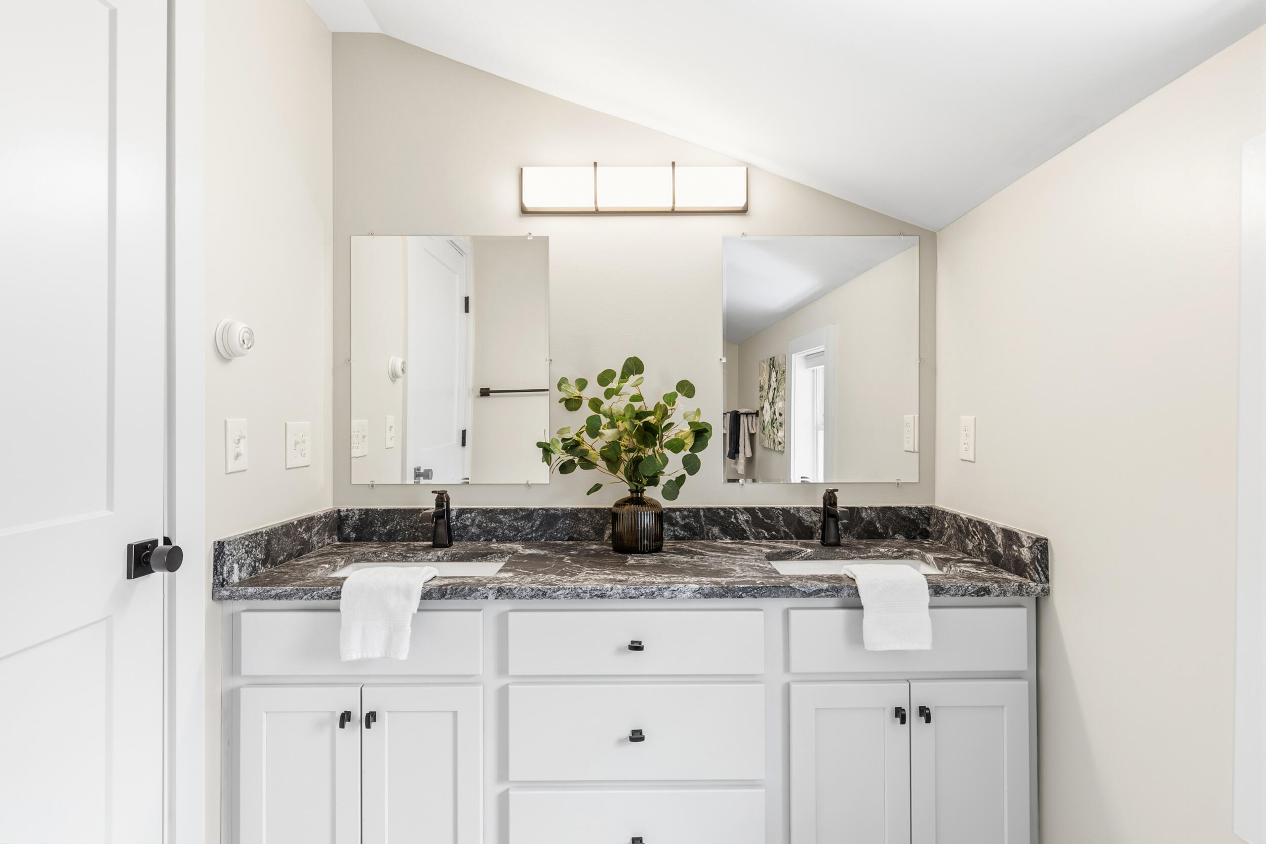 28 E Eleanor Avenue