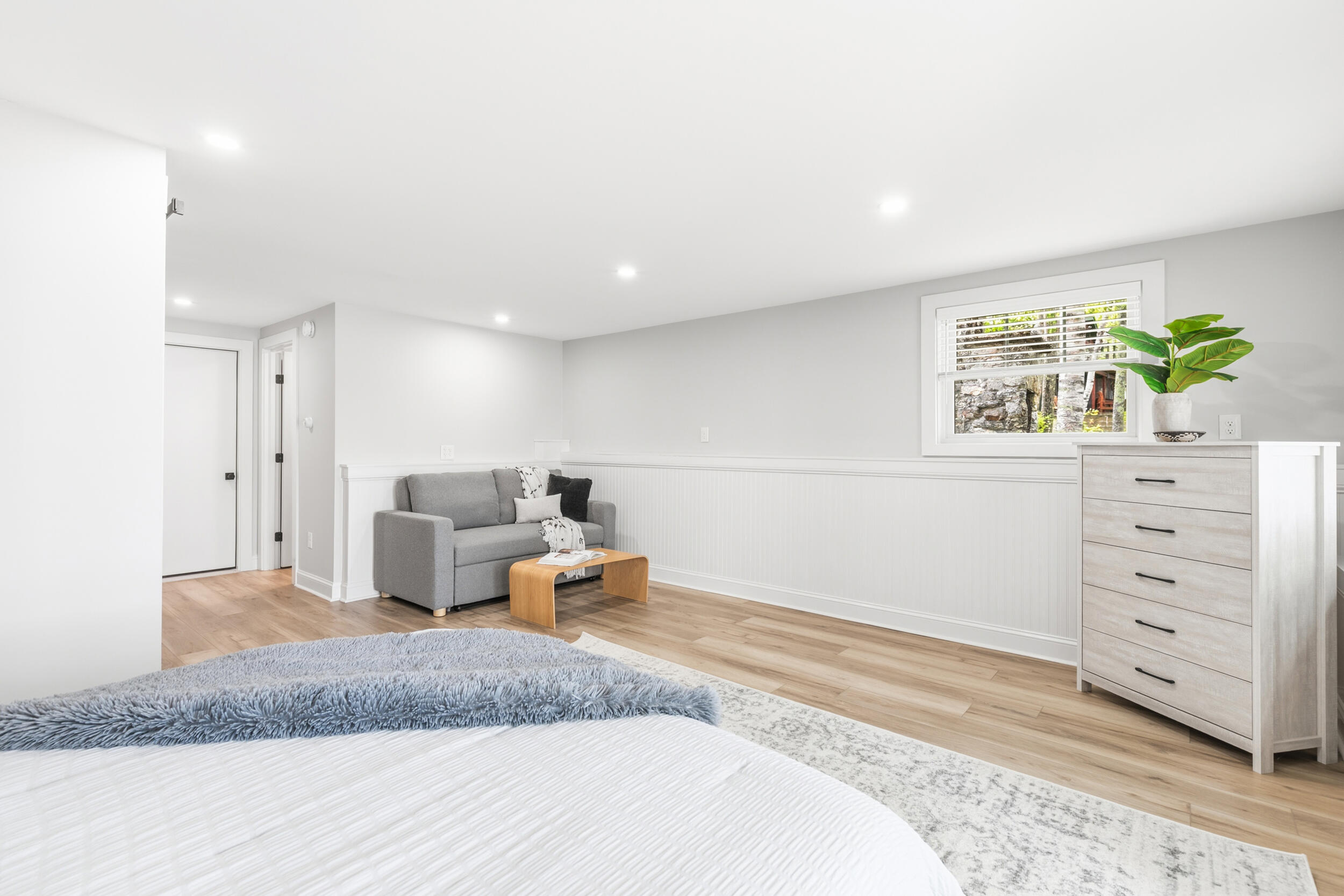 28 E Eleanor Avenue