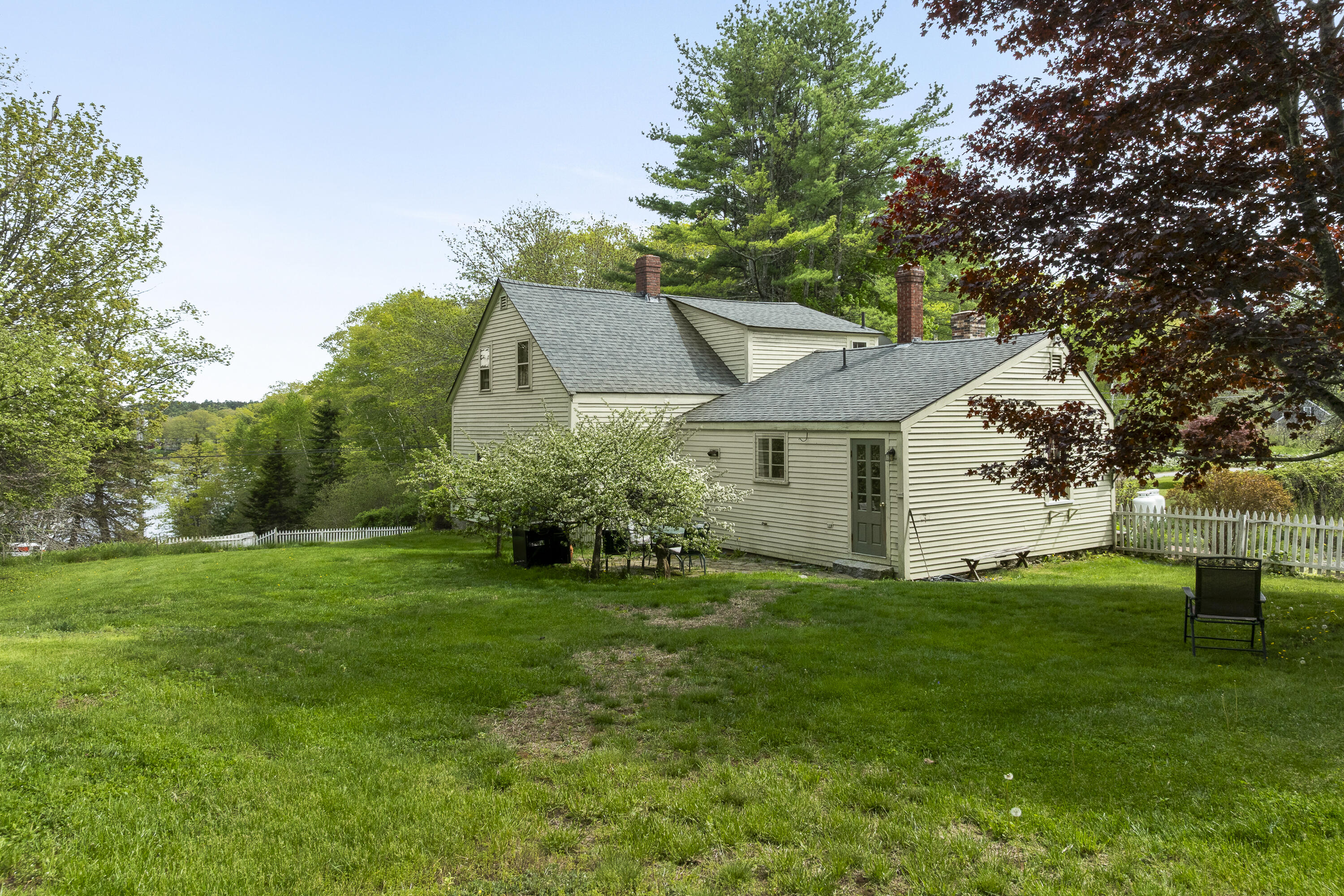 367 East Side Road