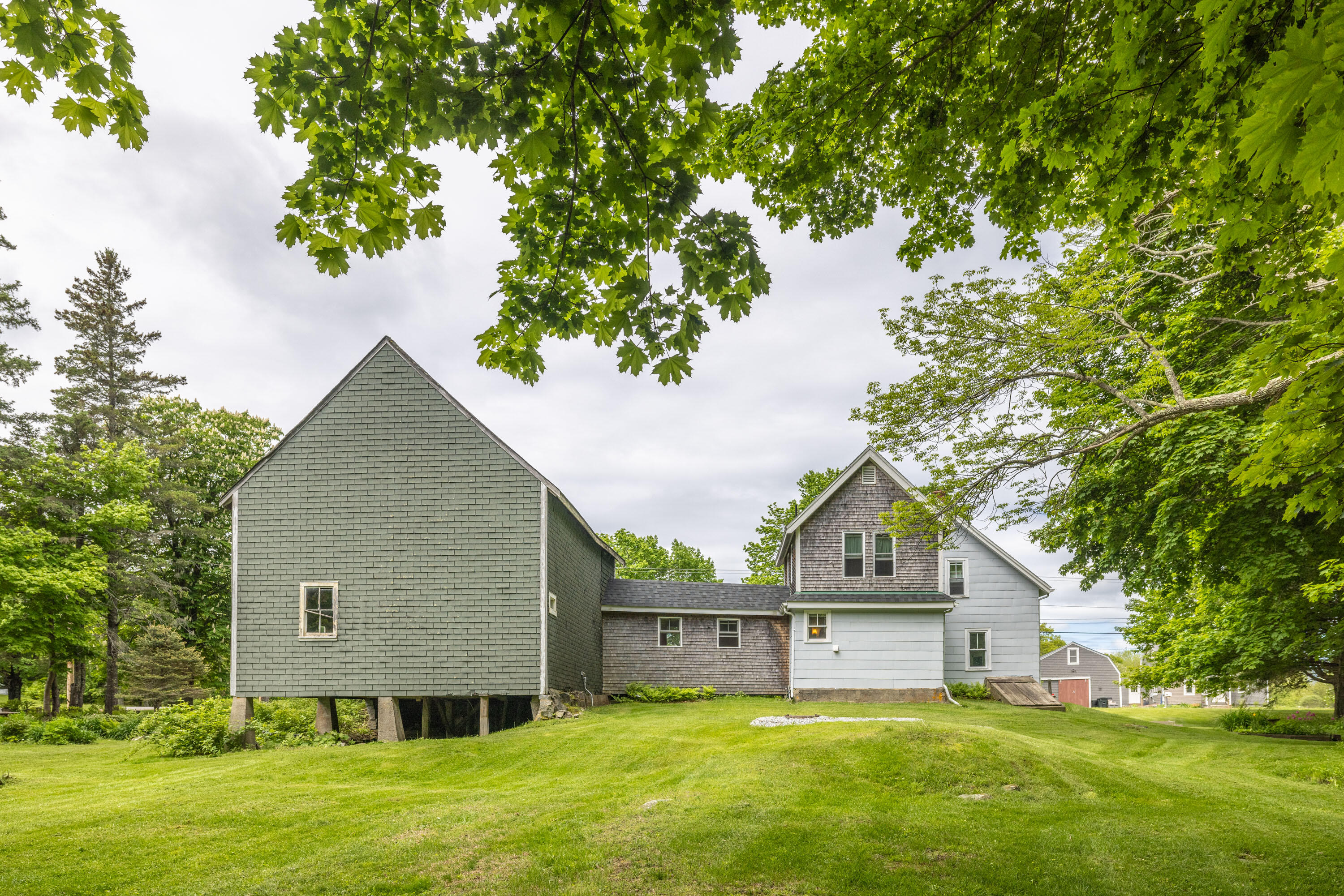 873 River Road