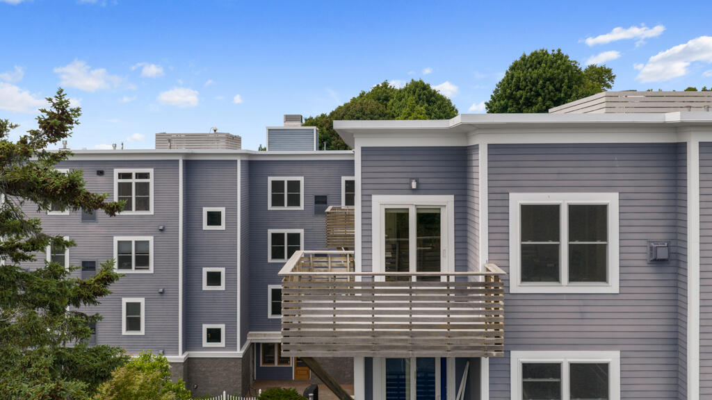 135 Sheridan Street 404