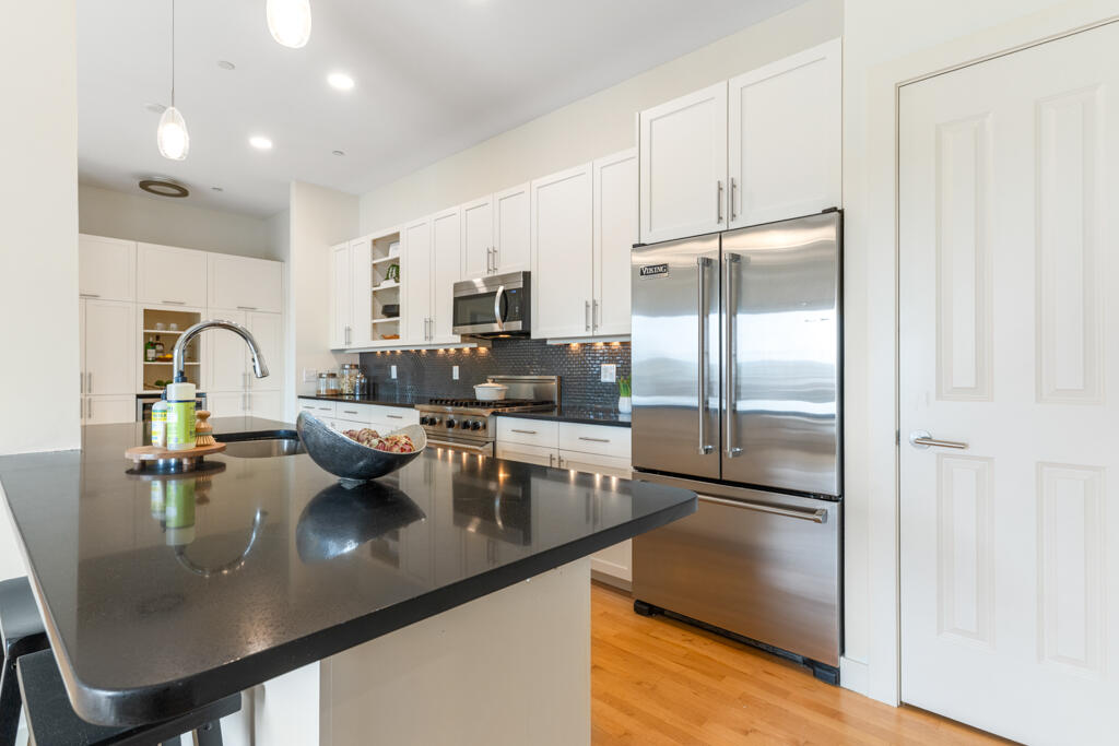 135 Sheridan Street 404