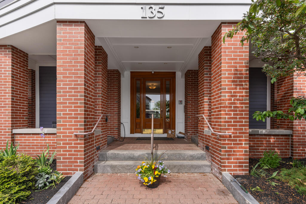 135 Sheridan Street 404
