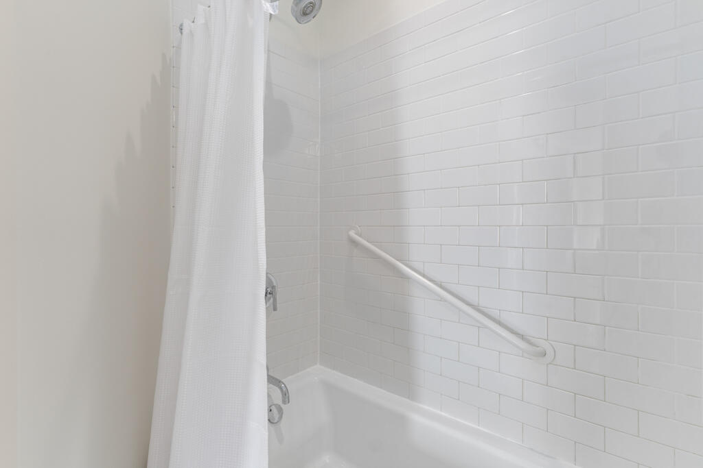 135 Sheridan Street 404