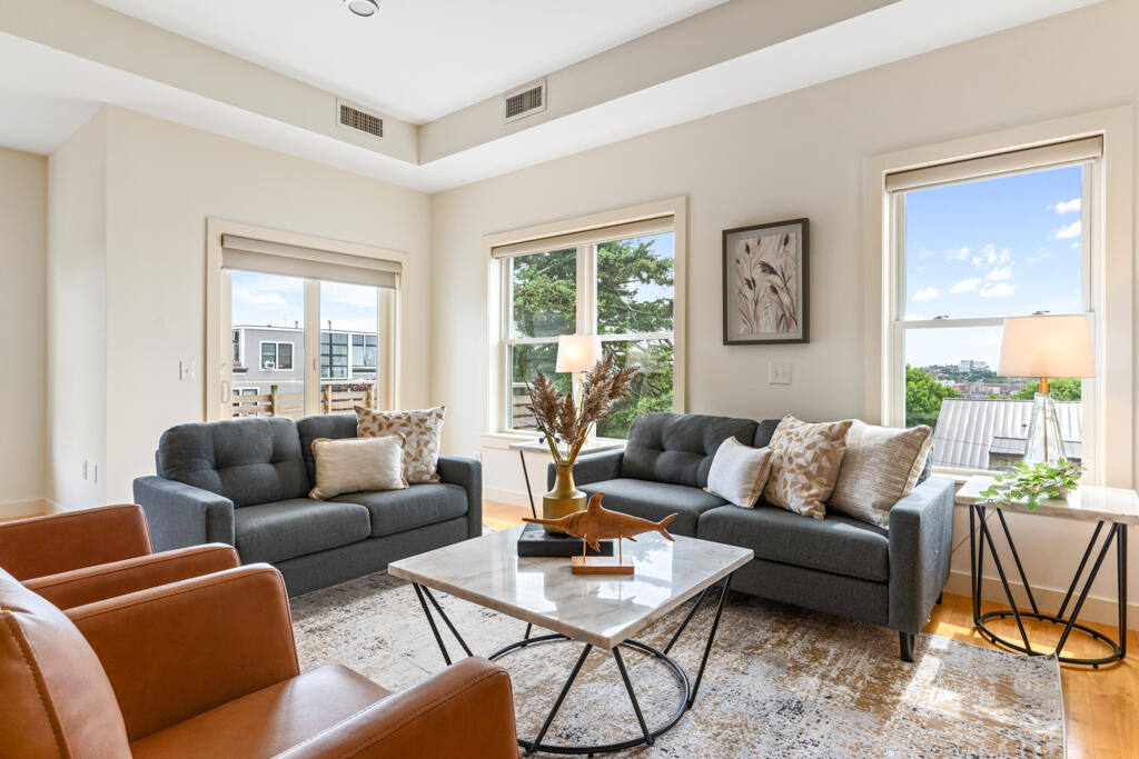 135 Sheridan Street 404