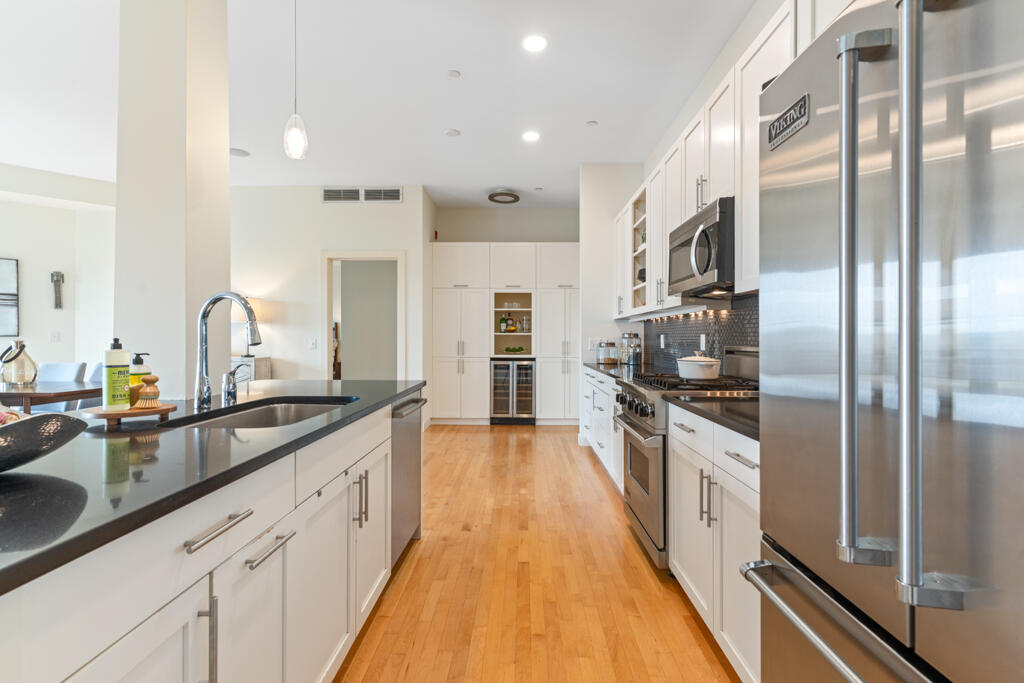 135 Sheridan Street 404
