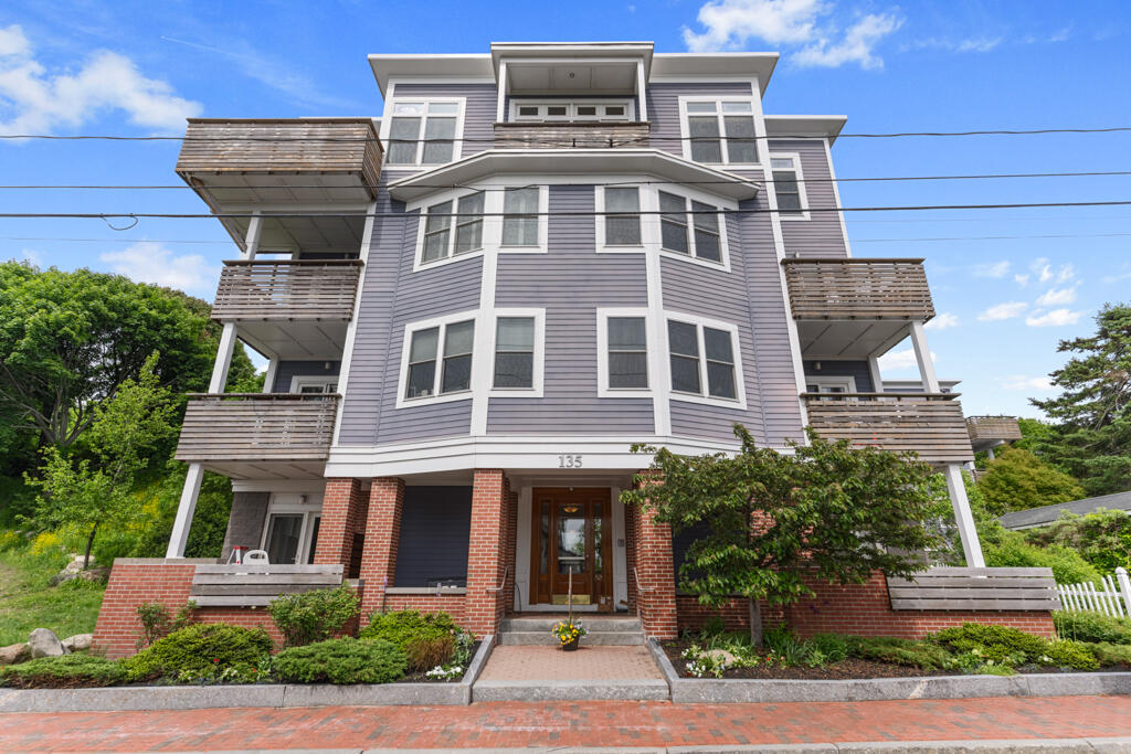 135 Sheridan Street 404
