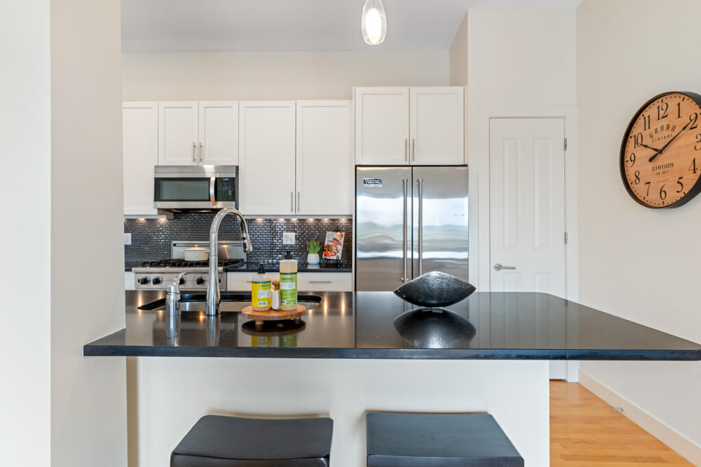 135 Sheridan Street 404