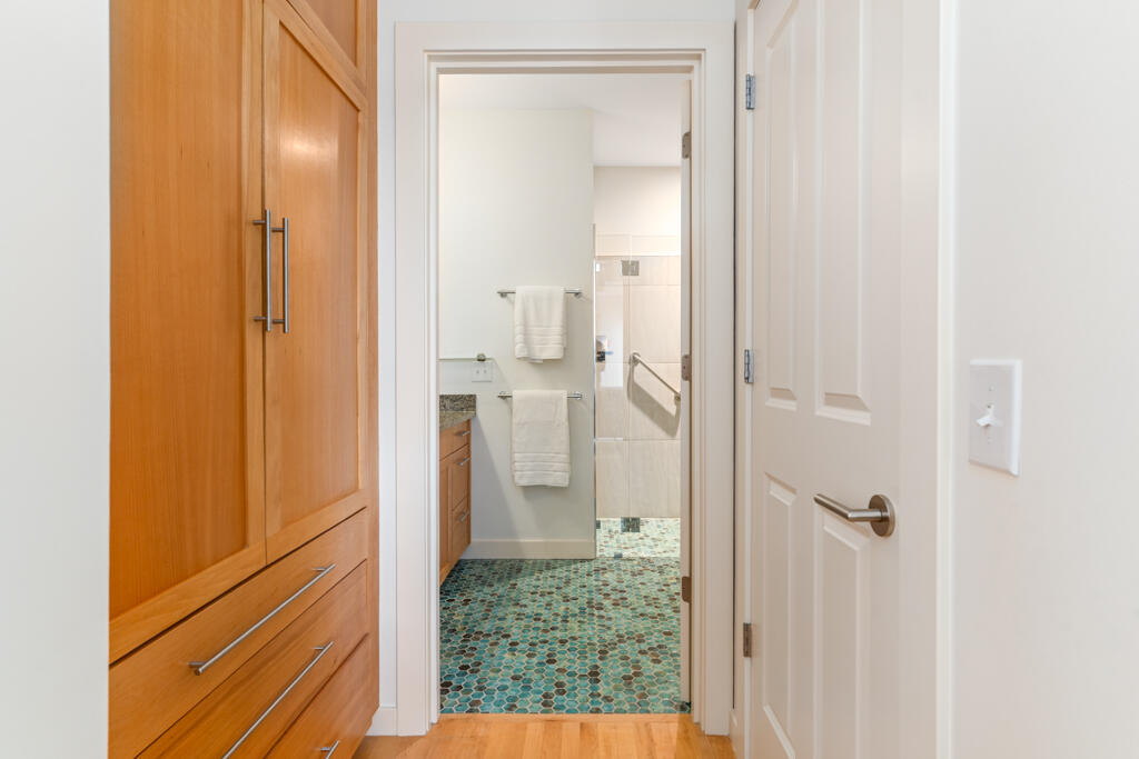 135 Sheridan Street 404