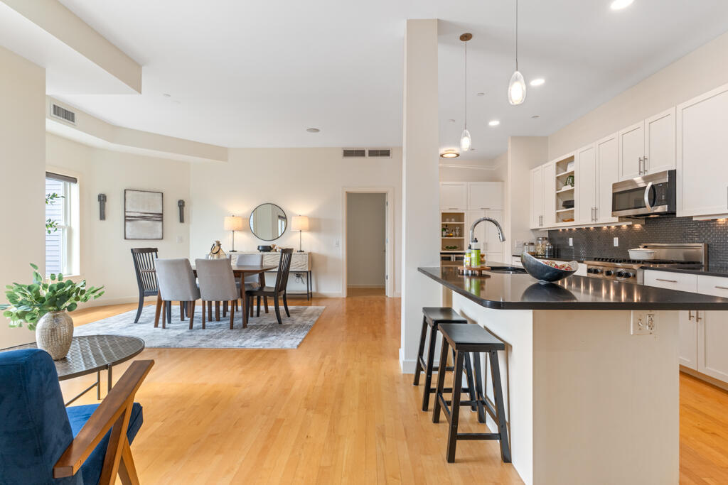 135 Sheridan Street 404