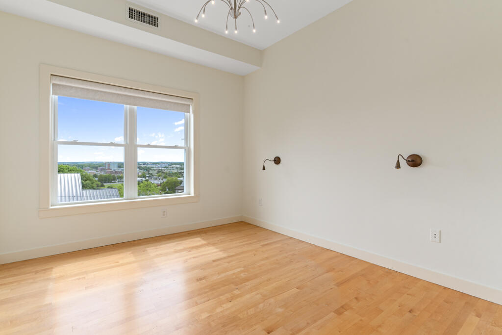 135 Sheridan Street 404