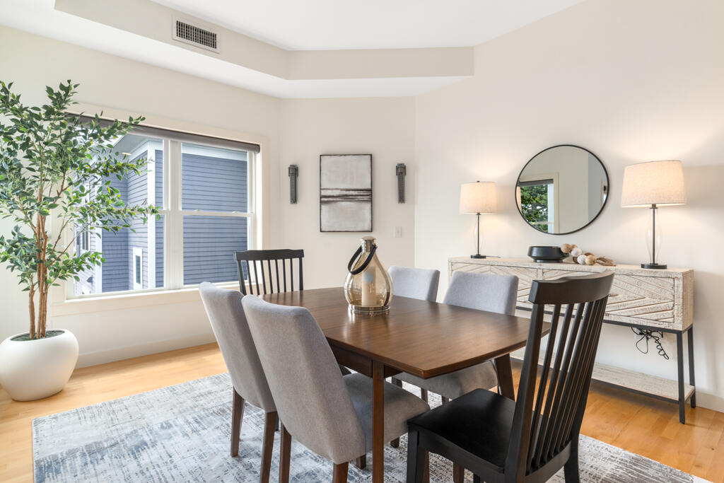 135 Sheridan Street 404