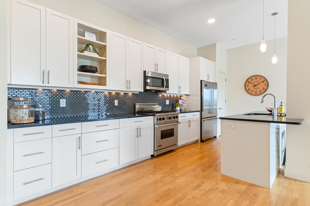 135 Sheridan Street 404
