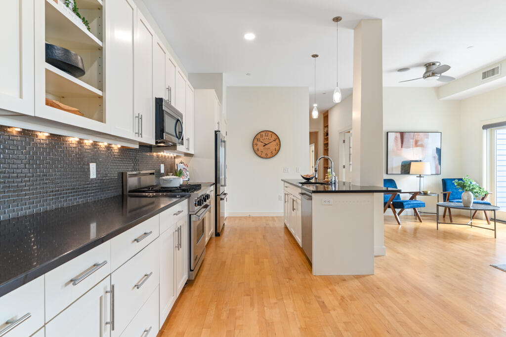 135 Sheridan Street 404