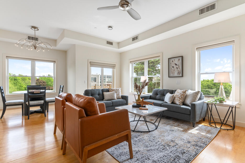 135 Sheridan Street 404