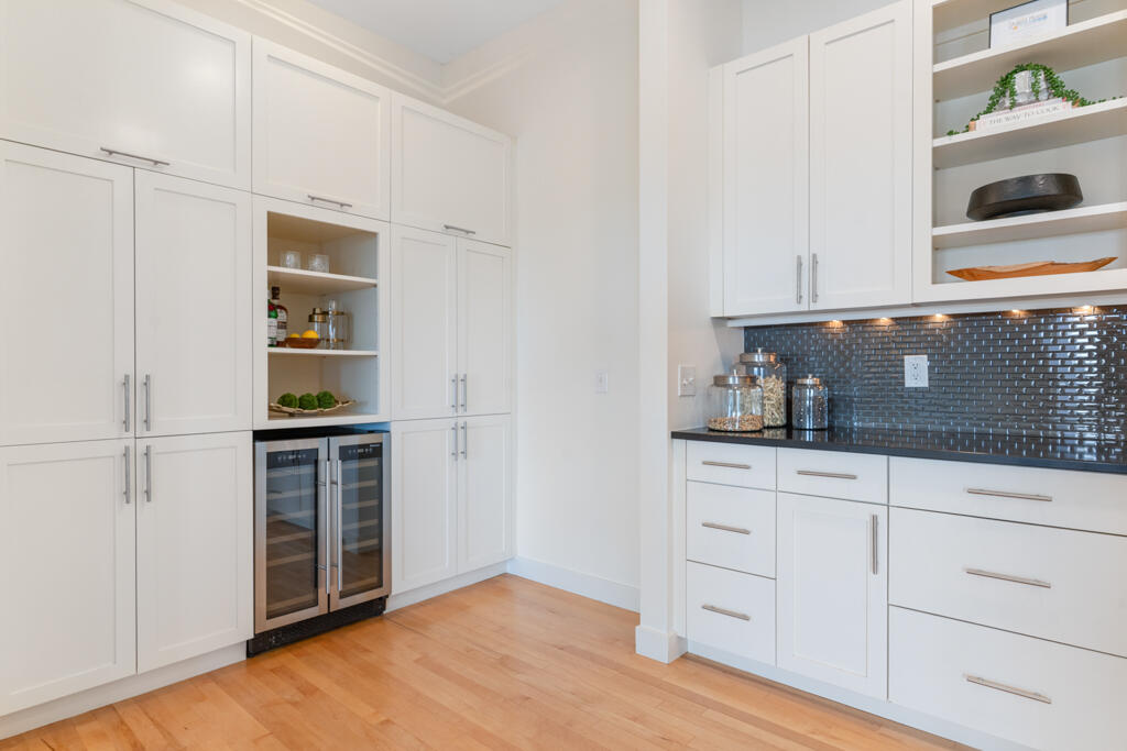 135 Sheridan Street 404