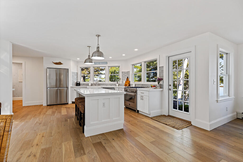 9 Beverly Boulevard