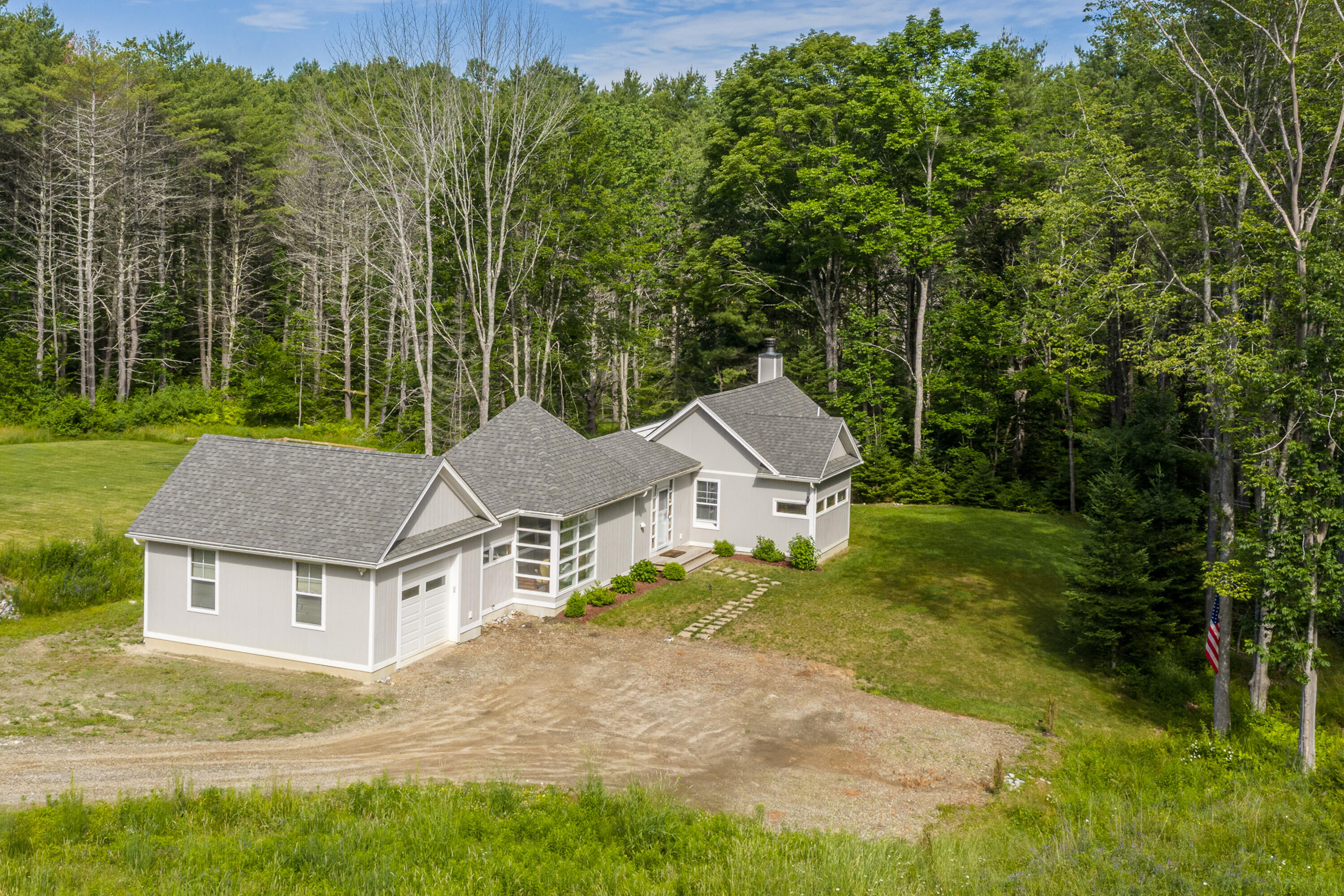 11 Ledgewood Drive