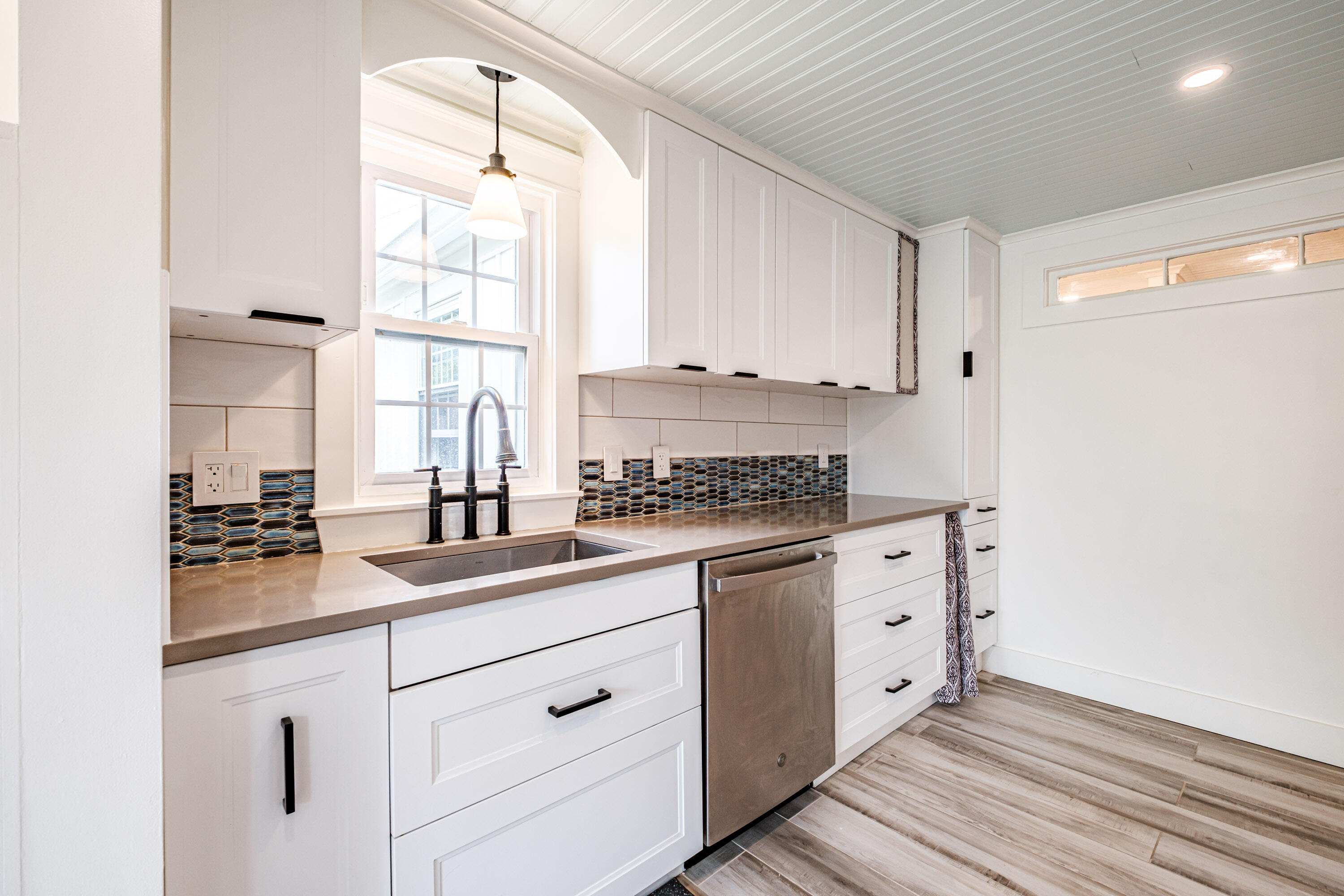 51 Colonial Village 51