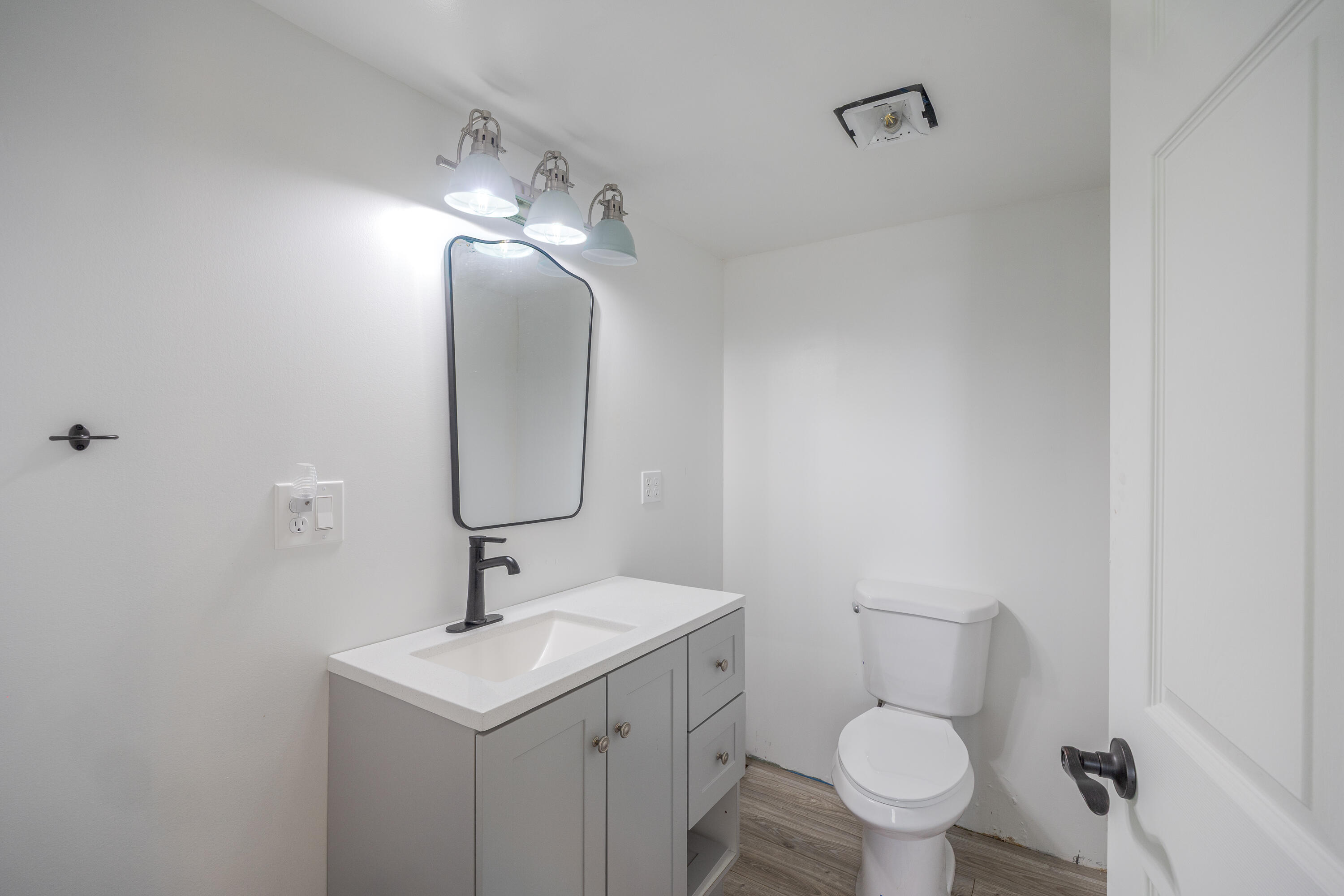 2211 U.S. 1