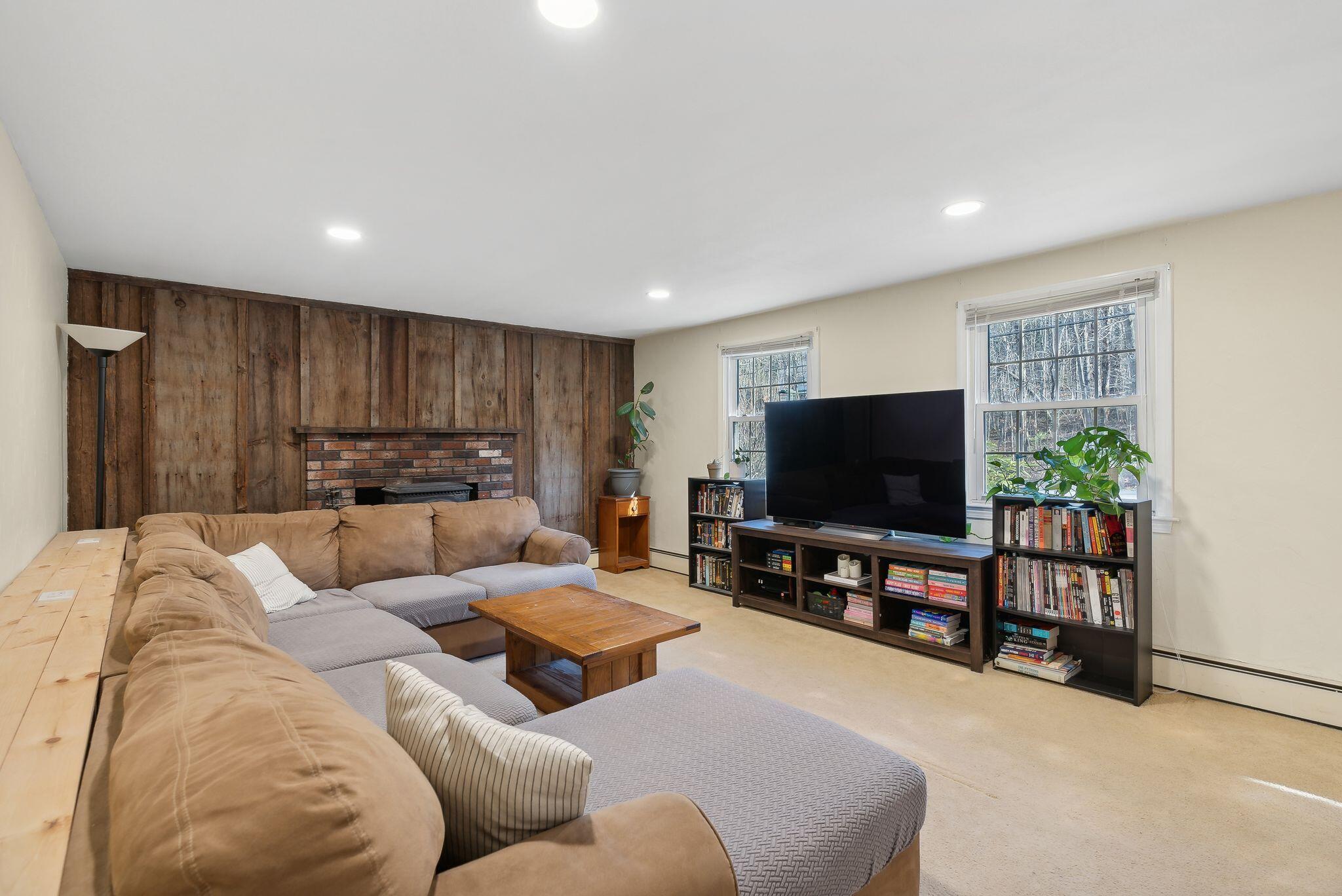 8 Dutton Hill Road