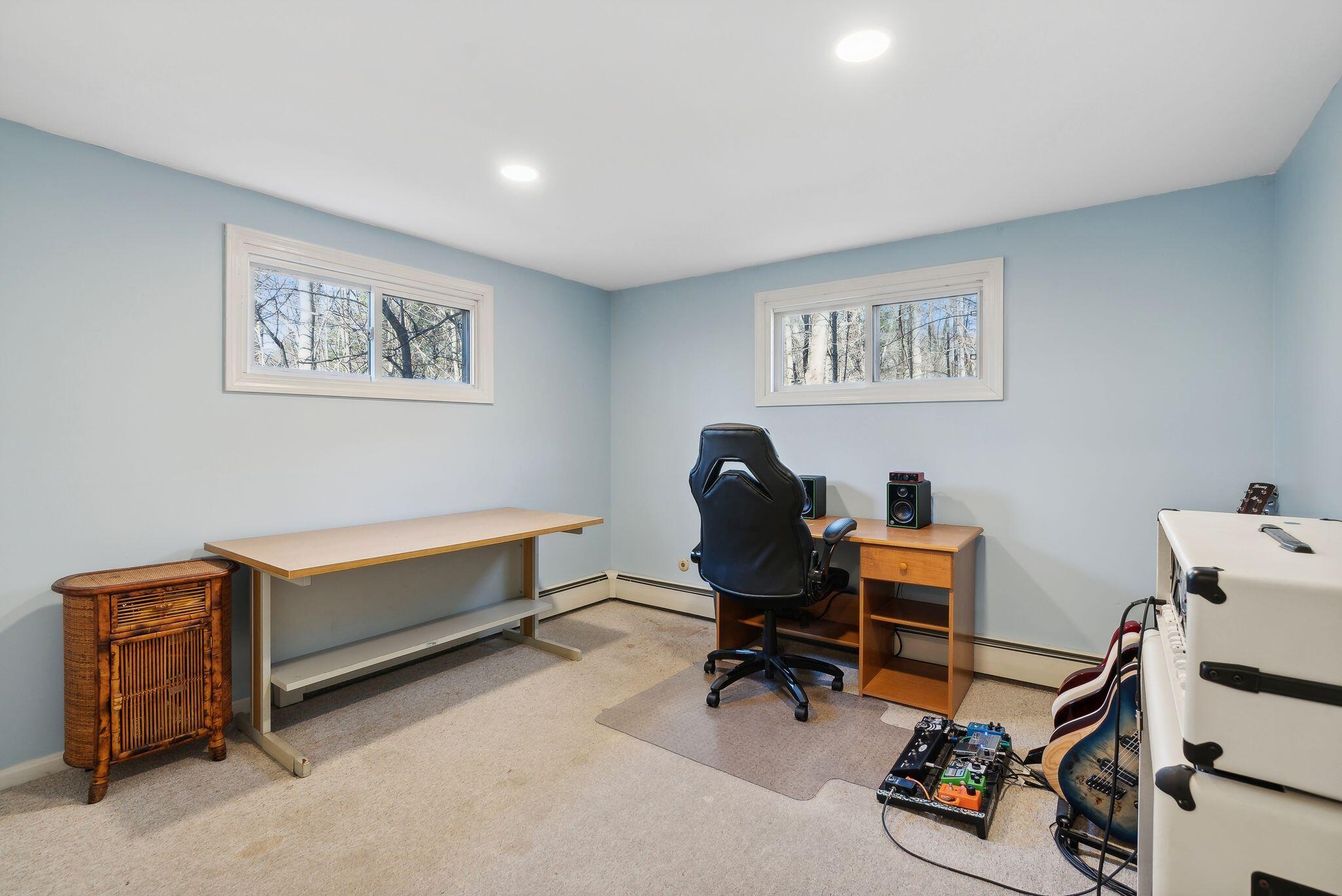 8 Dutton Hill Road
