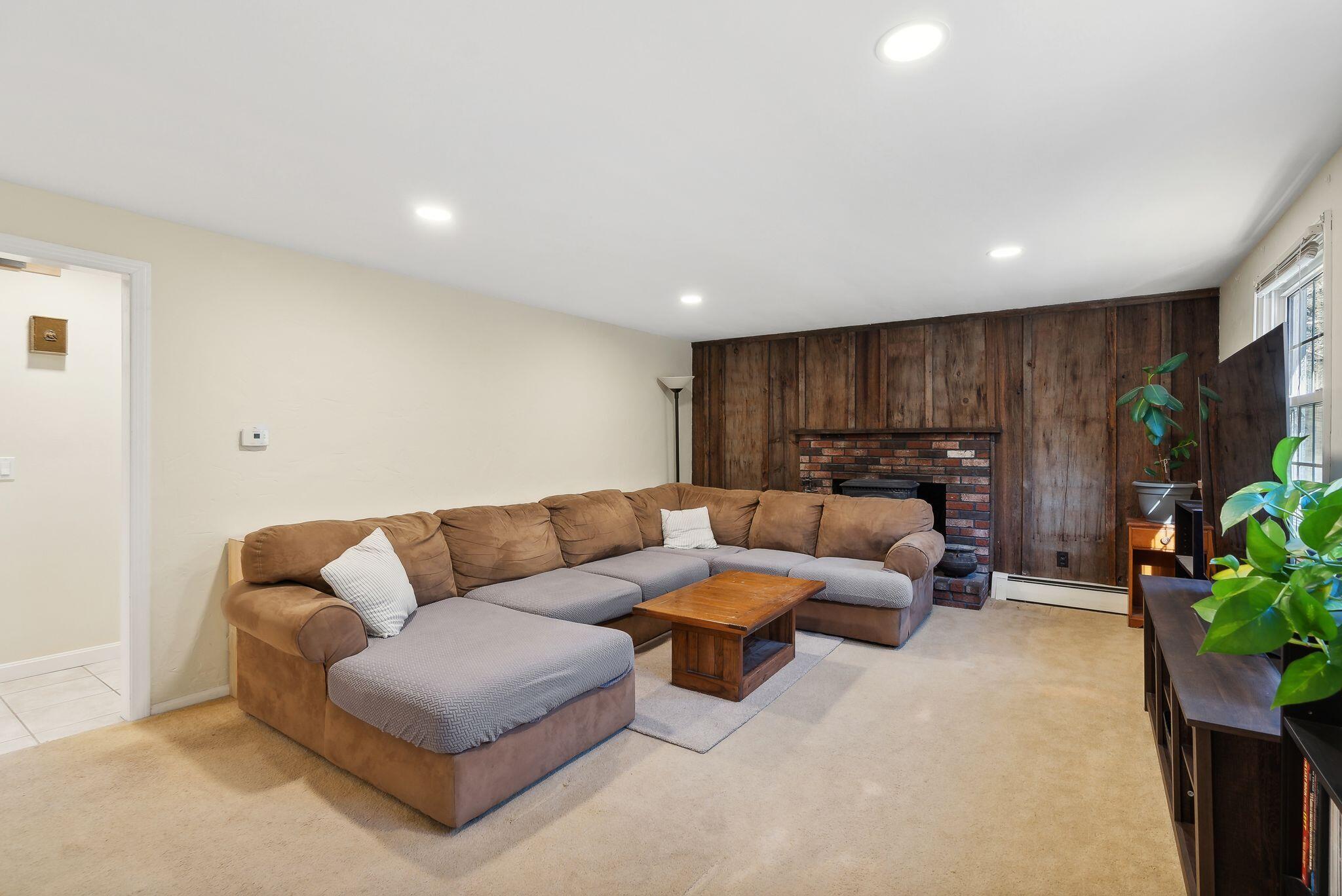8 Dutton Hill Road