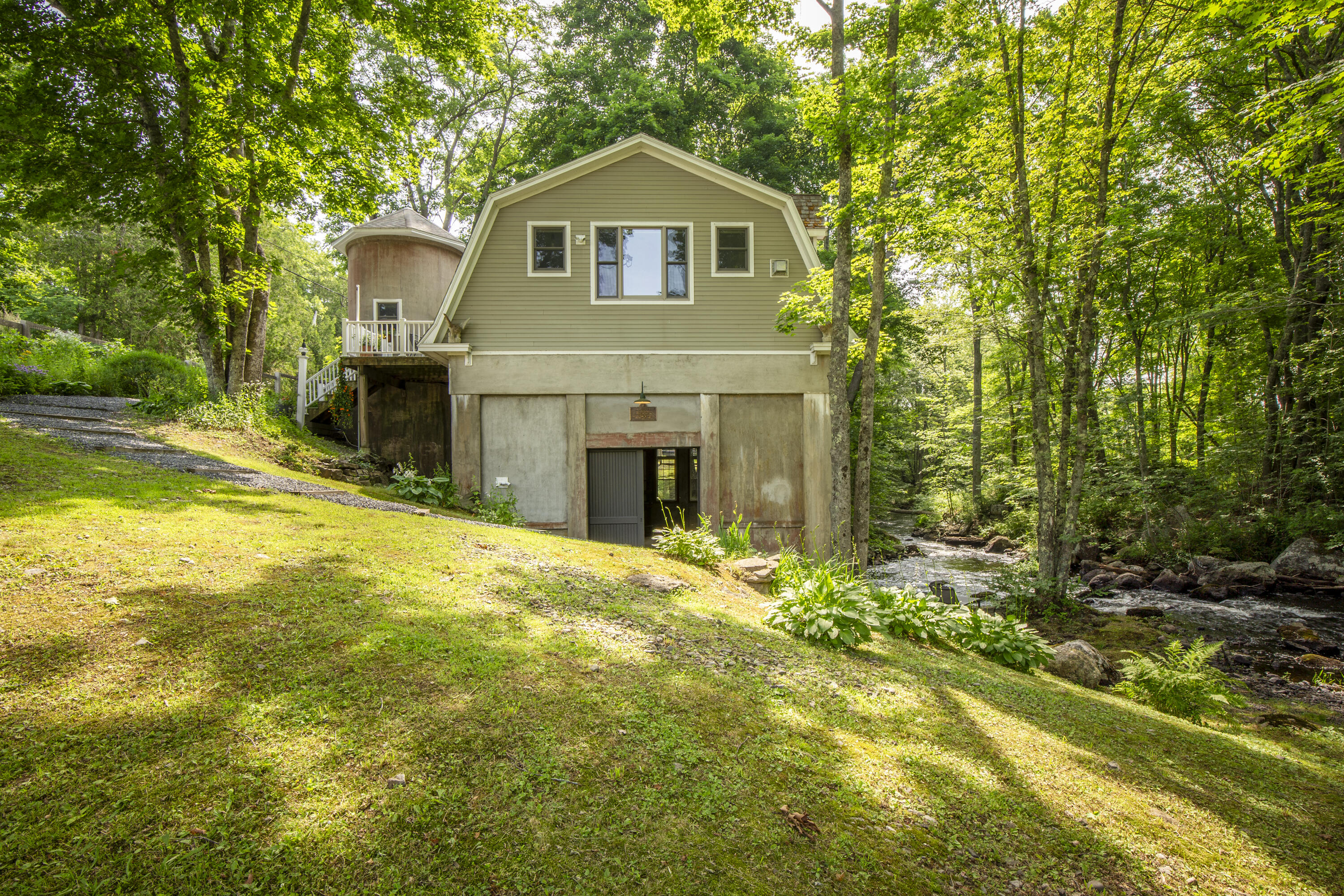 13 Upper Round Pond Road