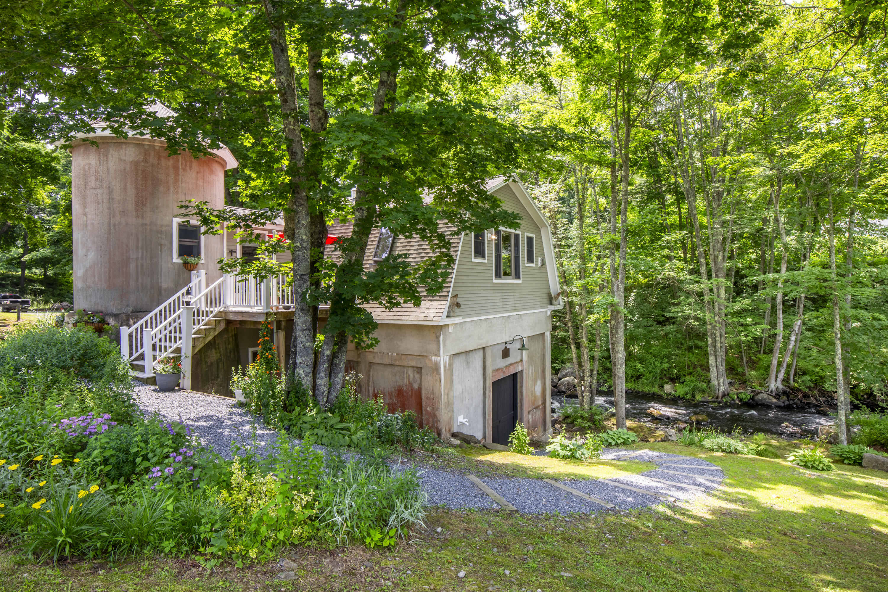 13 Upper Round Pond Road